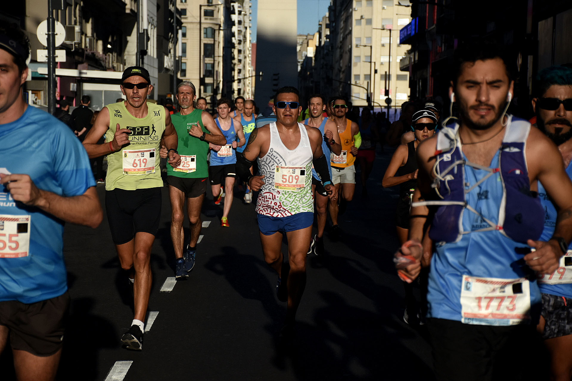 El obelisco de fondo, una postal clásica de la maratón de Buenos Aires