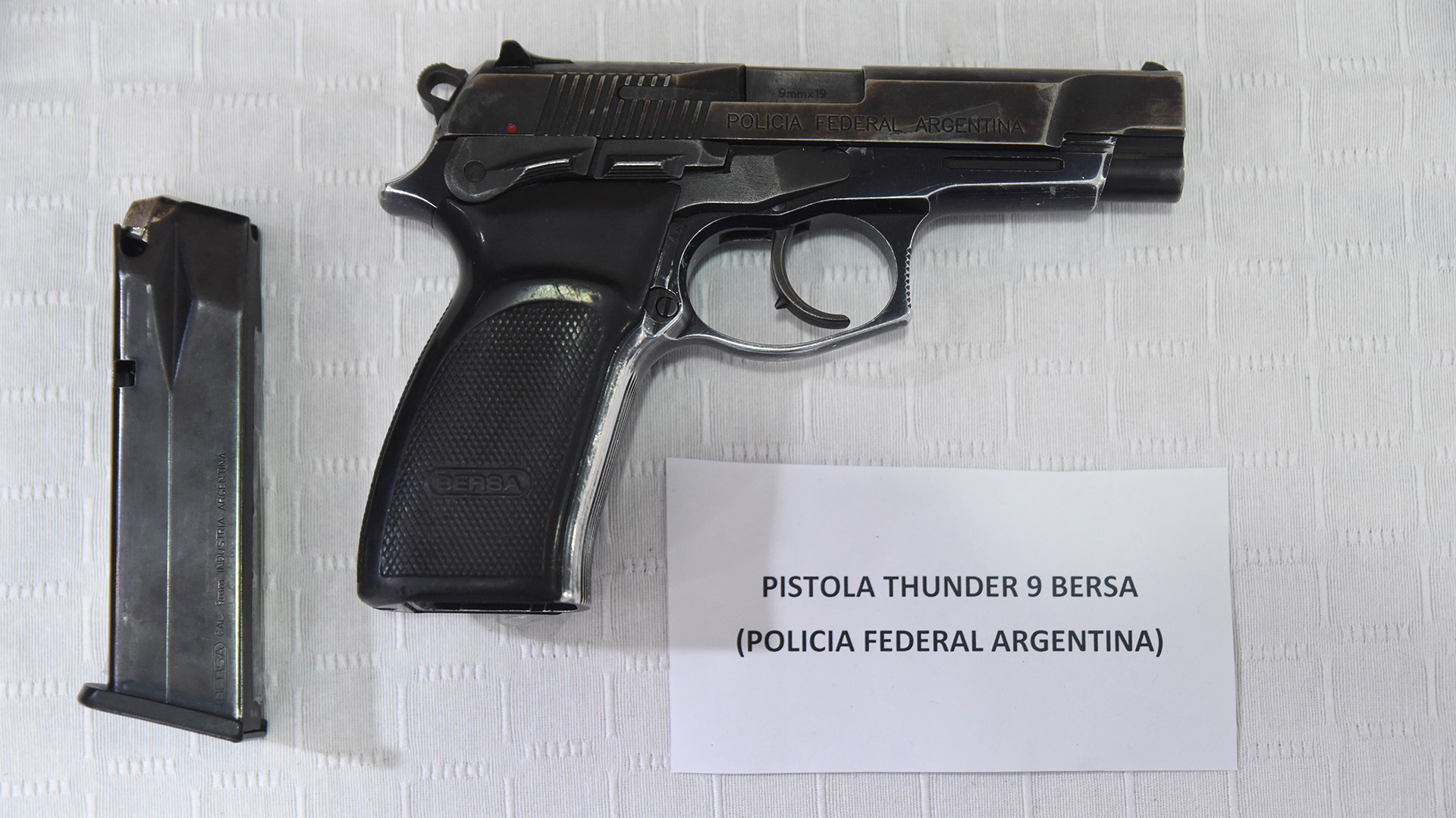 La defensa de los barras detenidos también es de manual: dicen que las armas halladas en sus domicilios fueron plantadas por la Policía