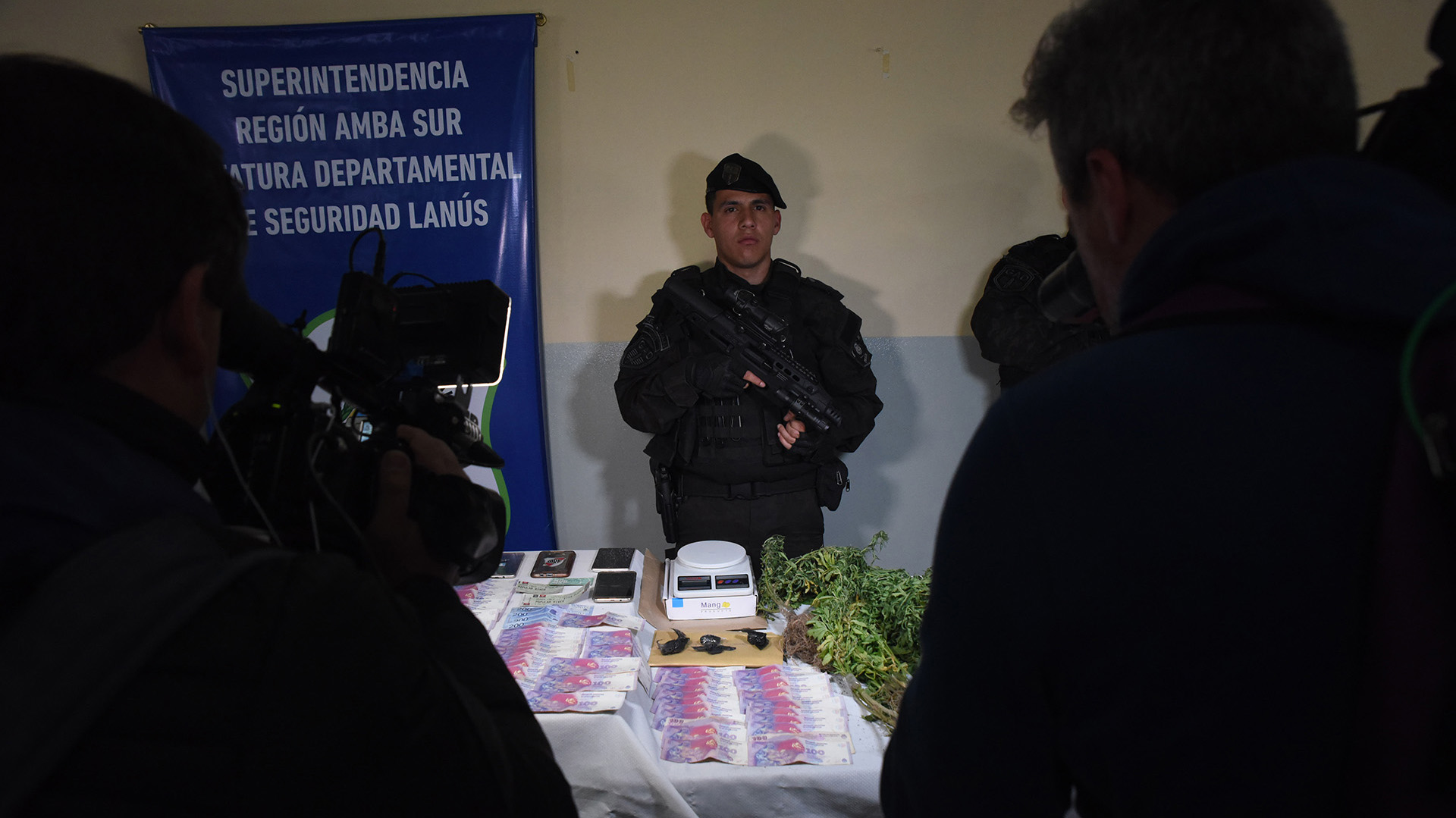 Entre los detenidos está el jefe de Los Borrachos, Sergio Alejandro Medina, alias Ale de Budge, a quien le habrían secuestrado armas en su casa y también su hijo Brian