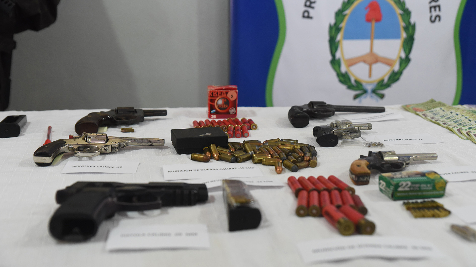 Con la base de las actuaciones del miércoles pasado, cuando se detuvieron a 51 barras de la facción Budge que intentaban atacar al grupo disidente de Los Borrachos del Tablón, el Ministerio Público Fiscal Bonaerense abrió un sumario preventivo ante los rumores de que esta noche irían a concretar lo que no se pudo en la Copa Argentina