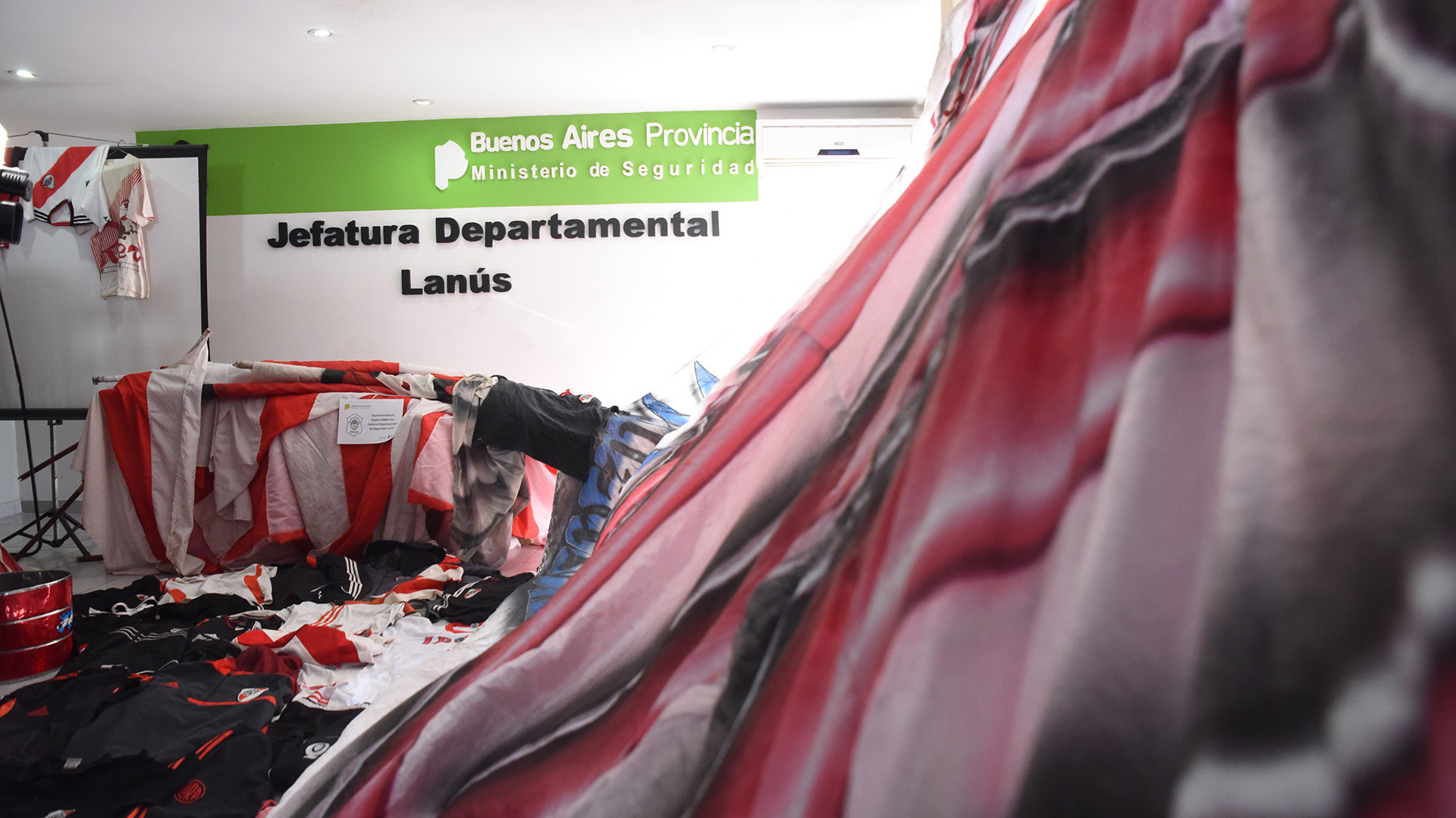 El megaoperativo judicial se inició el domingo a la mañana para frenar una nueva guerra de la barra de River en la previa del partido ante Vélez