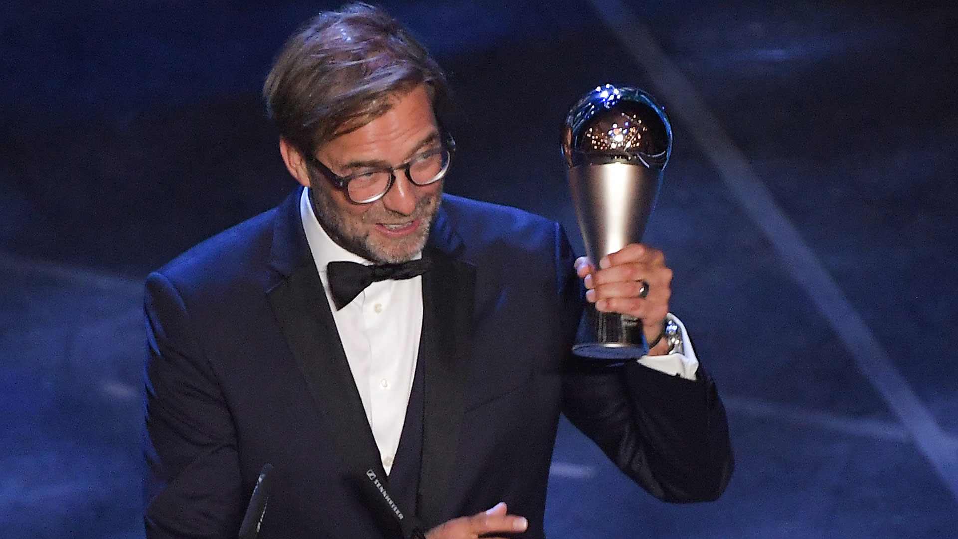 Jügen Klopp con el premio The Best