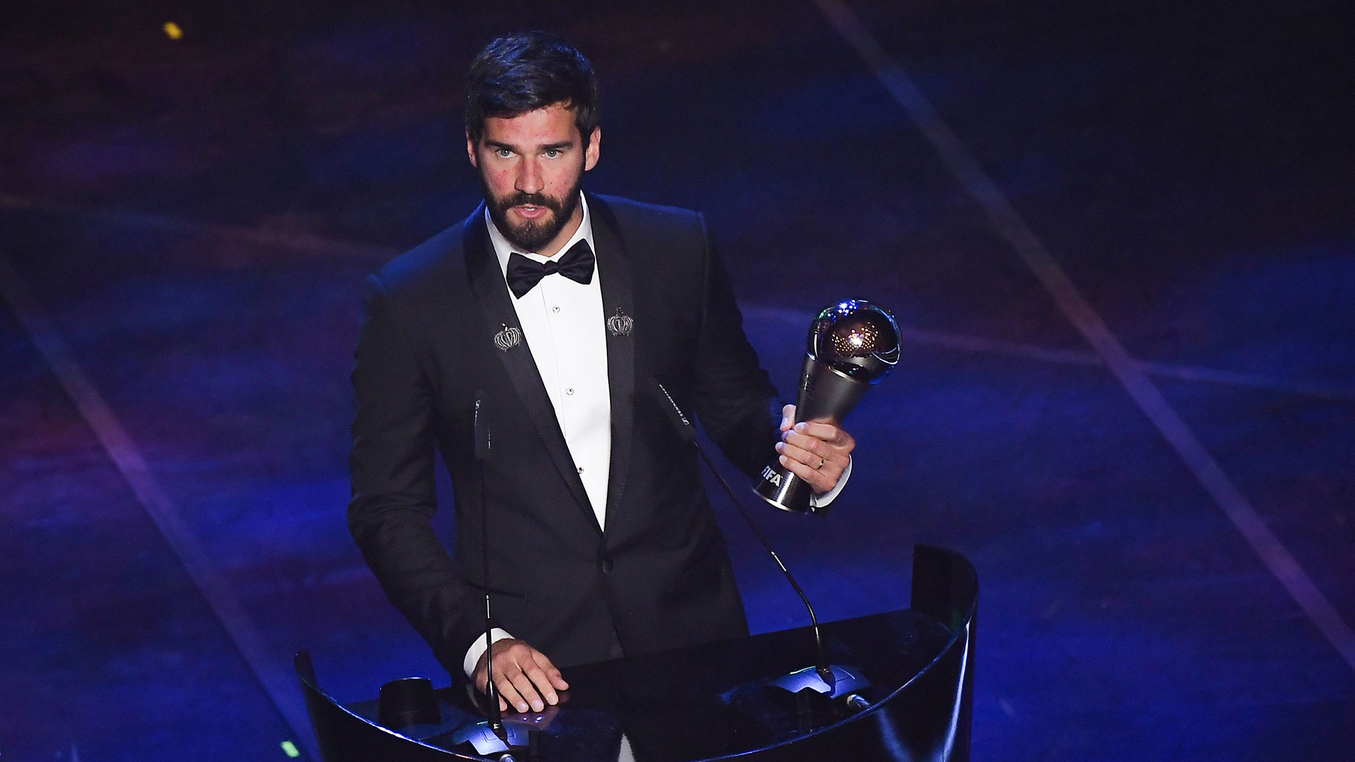 Allison se quedó con el premio al mejor arquero de la temporada