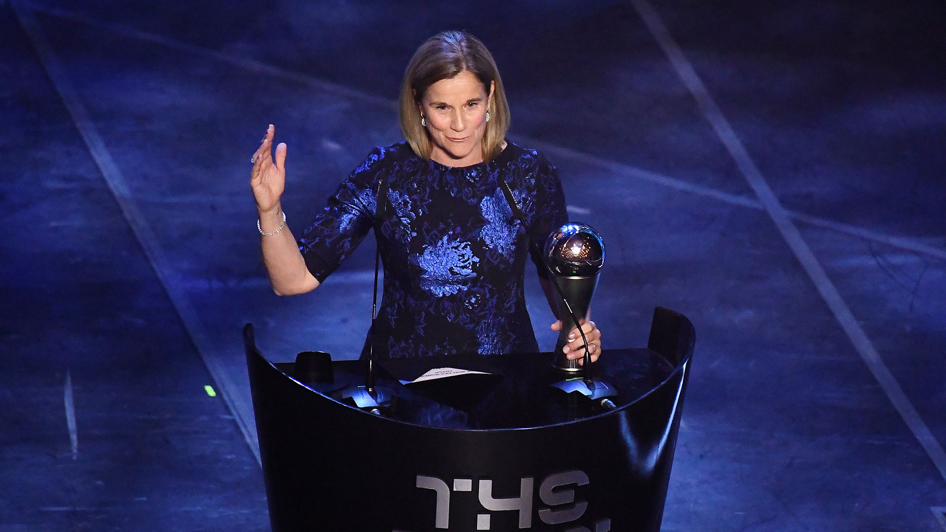 Jill Ellis, de Estados Unidos, se quedó con el premio a mejor entrenadora de fútbol femenino