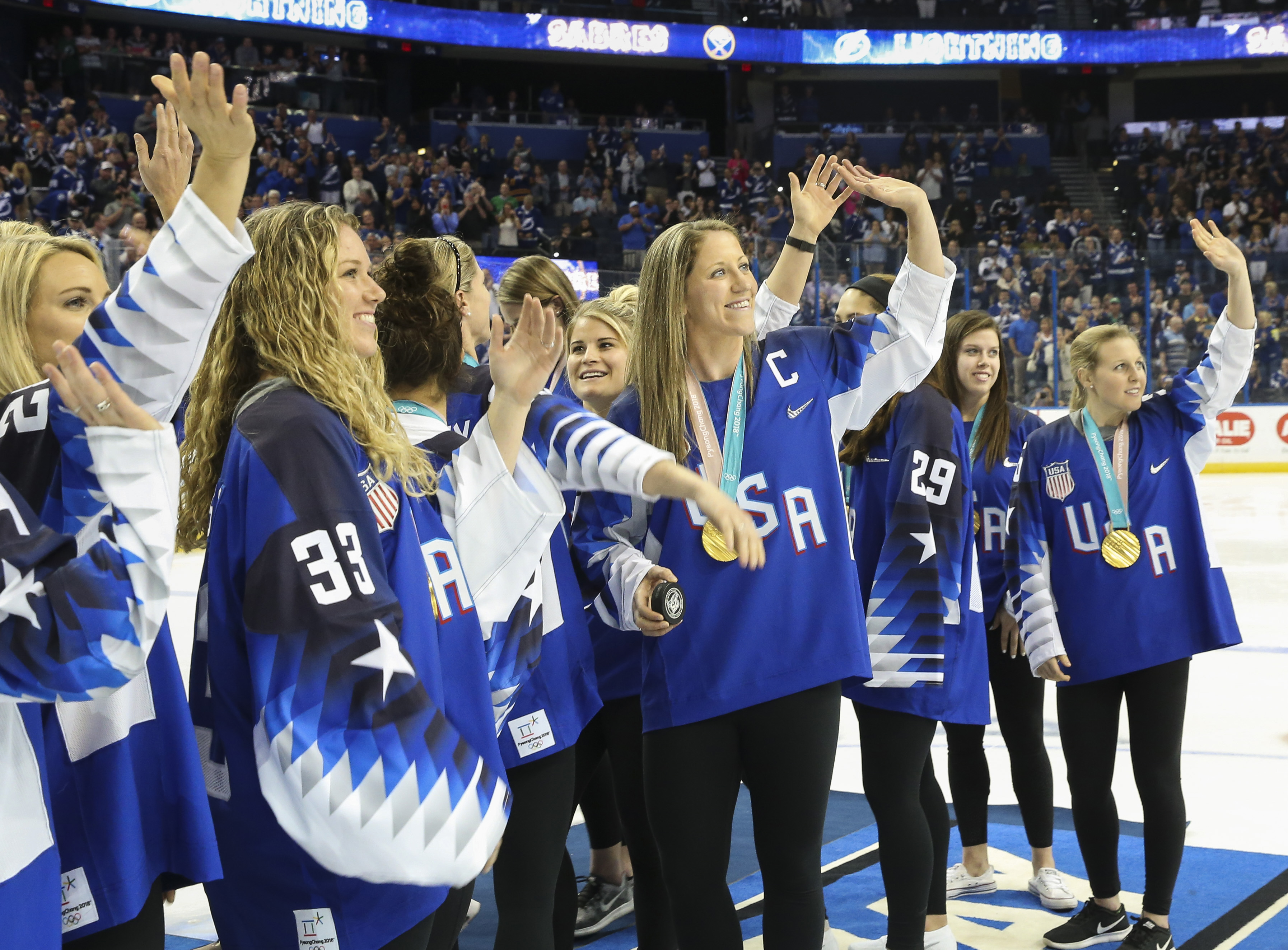 Lightning honors goldmedalwinning U.S. women’s hockey team