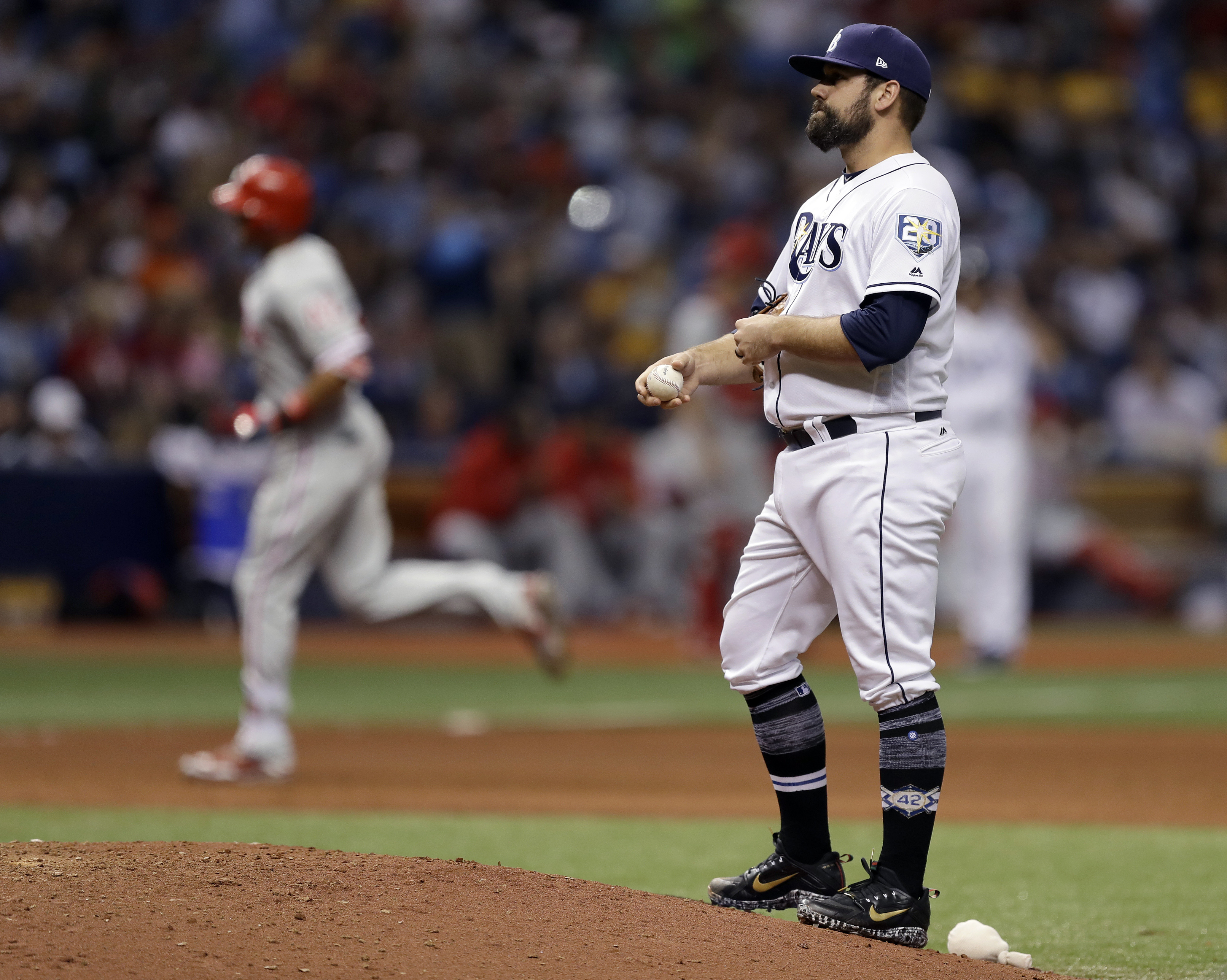 Rays can't weather Phillies' big-inning storm