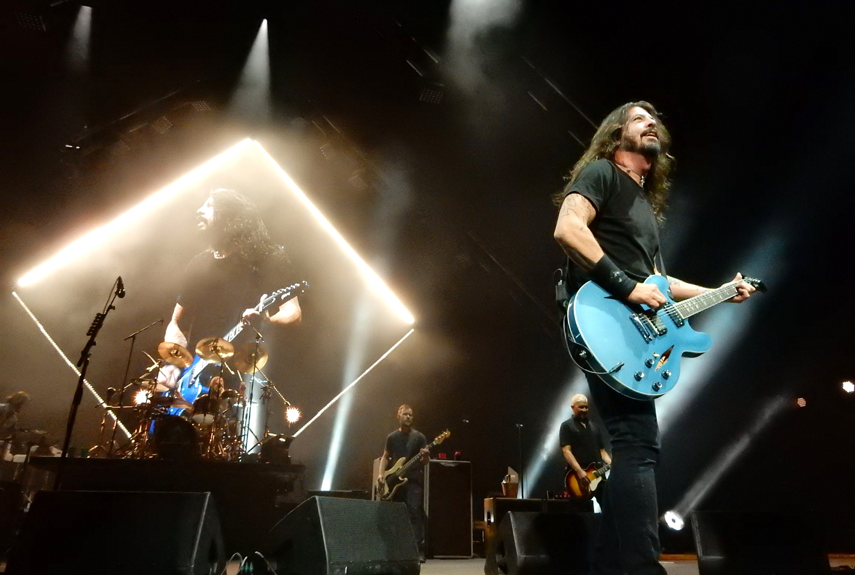 review foo fighters drop