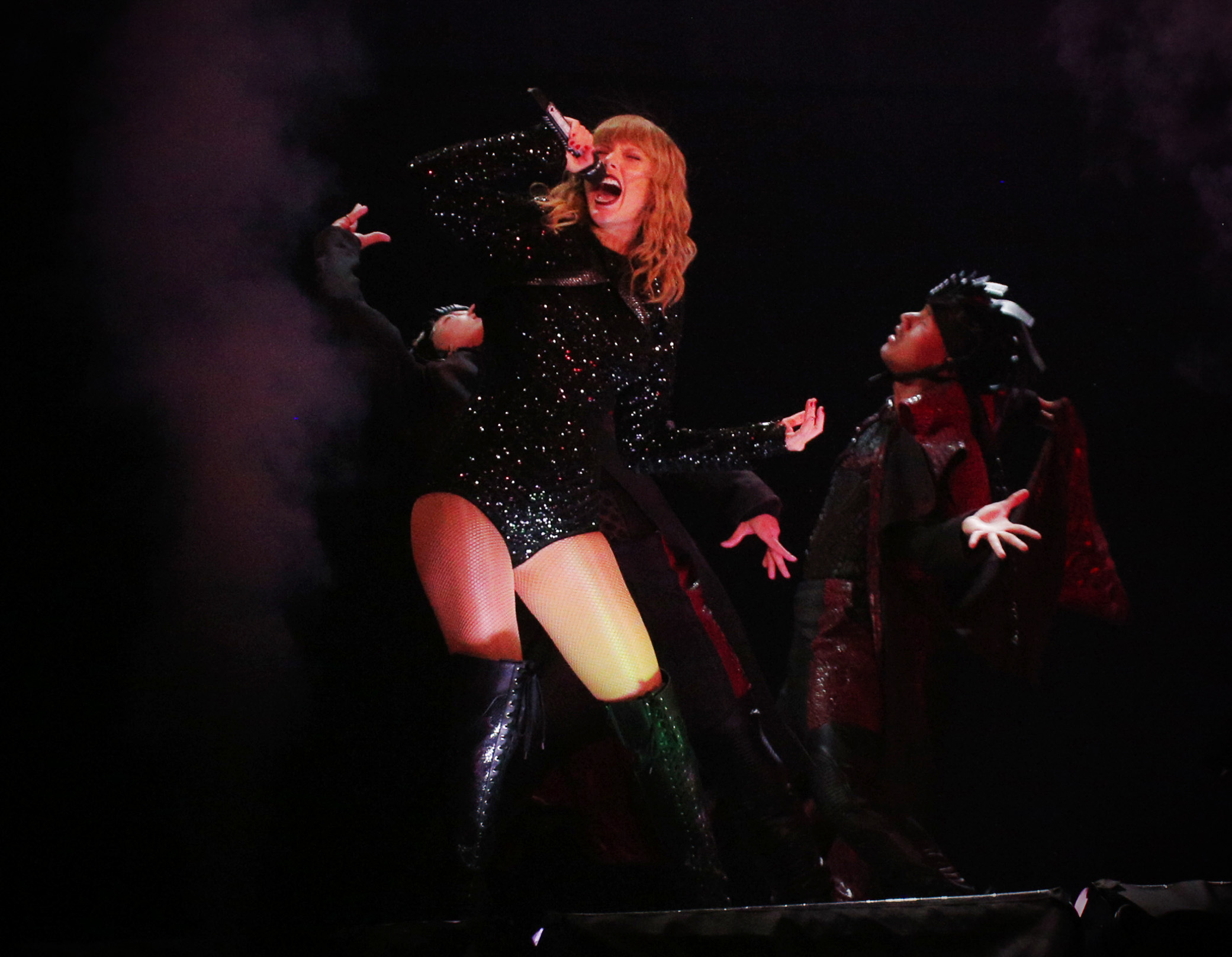 taylor swift dancing with our hands tied review review taylor swift lights up ta with majestic open taylor swift dancing with our hands tied review review taylor swift lights up ta with majestic open