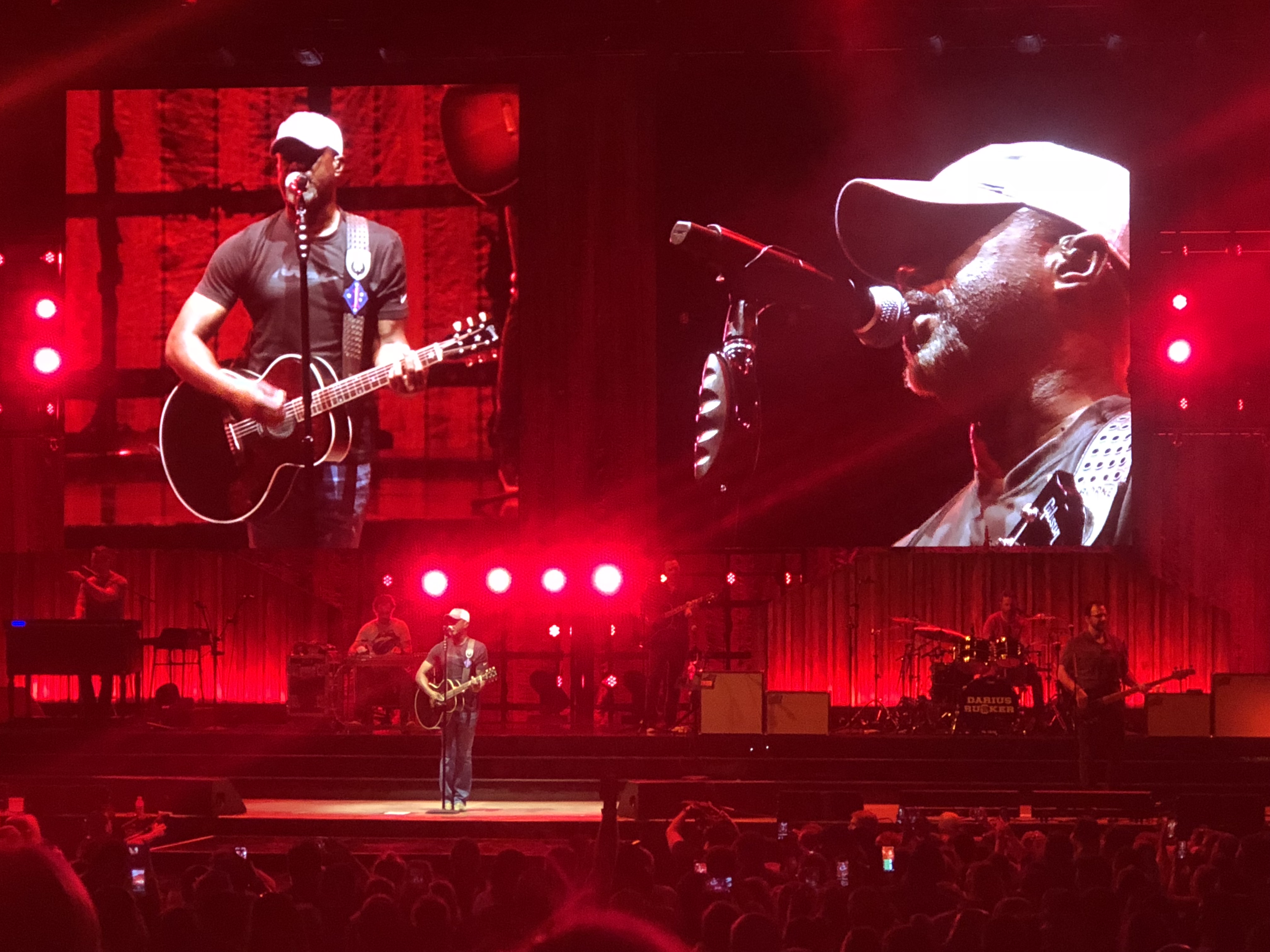 Review Darius Rucker, Lady Antebellum own the rainy Tampa night at the
