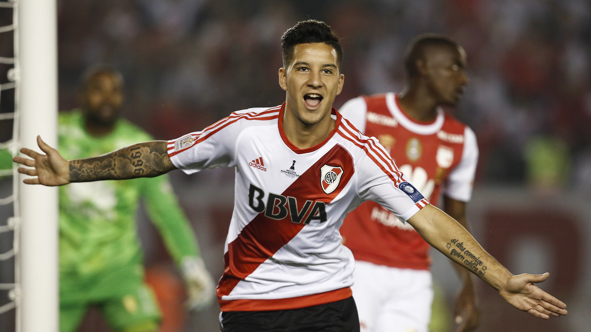 Más del festejo de Sebastián Driussi al comienzo del partido (AP)