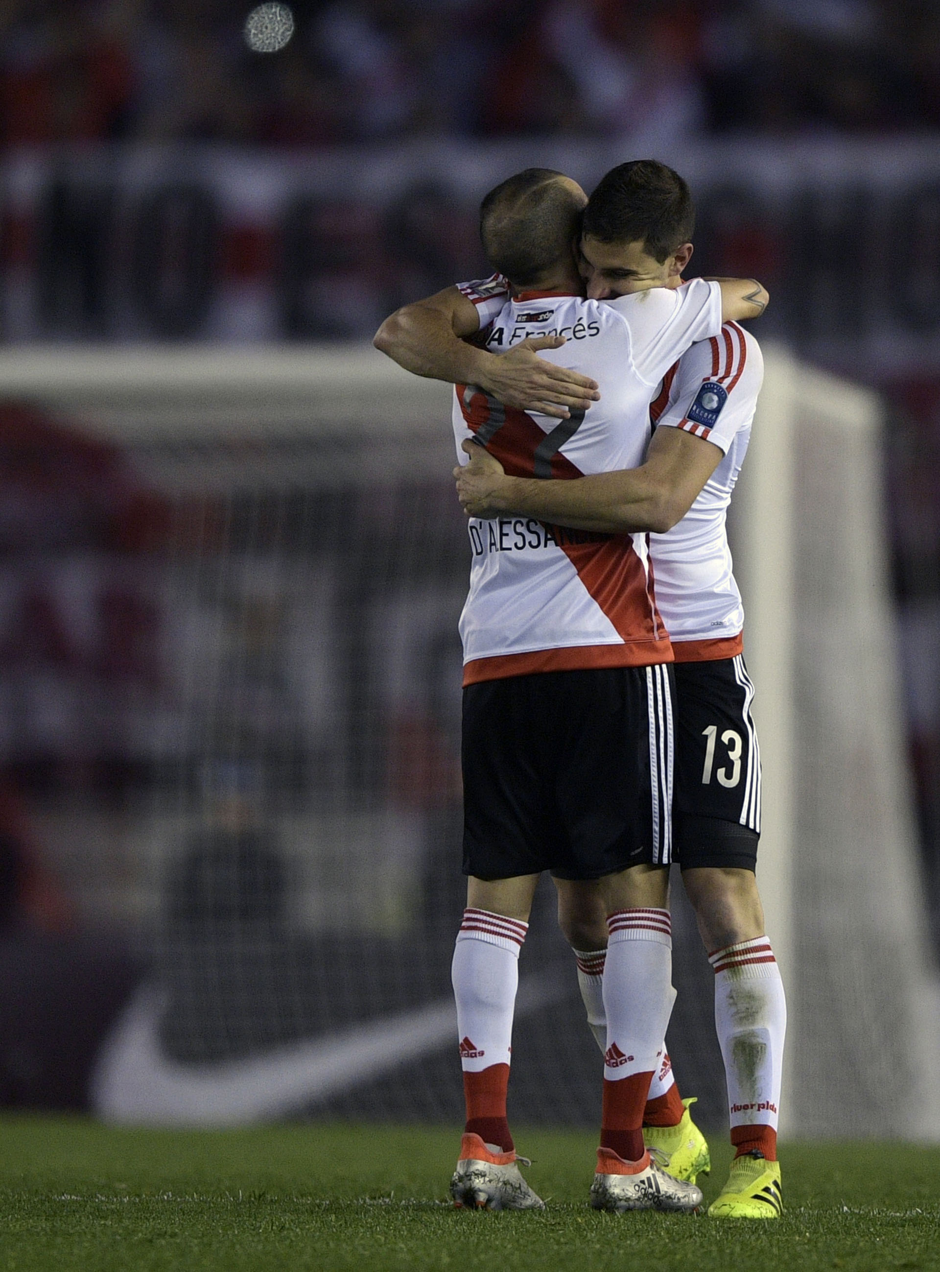 Andrés D’Alessandro y Lucas Alario, dos jugadores clave en el equipo de Marcelo Gallardo (AFP)