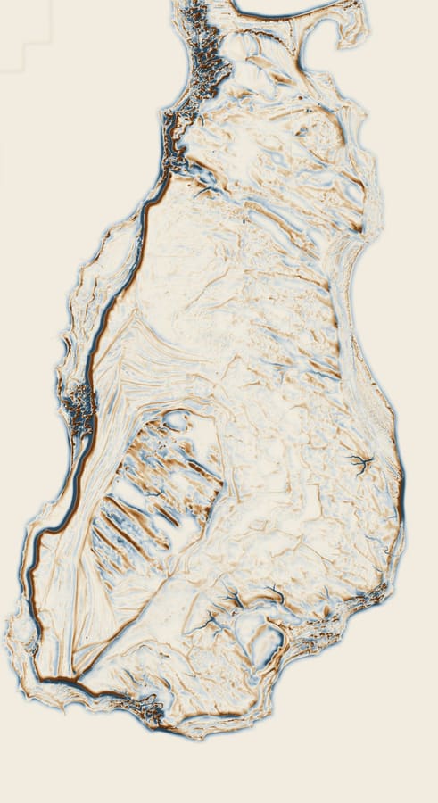 Relief plate of Beaver Island: a shaded local-relief model of a frame 12,000 × 22,016 m, drawn from bare-earth LiDAR. Cuts below the local mean are blue, fills above it brown.