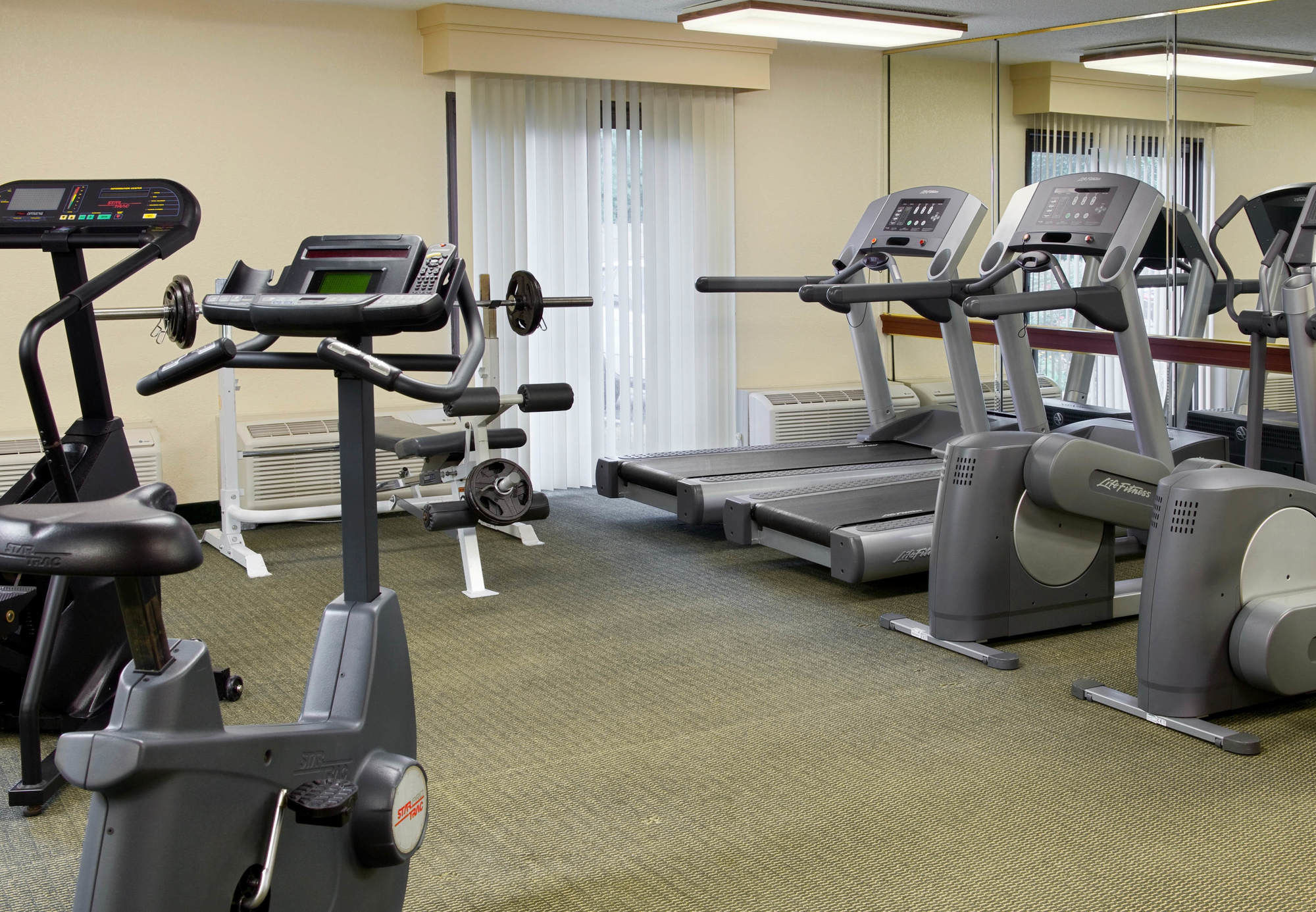 Courtyard by Marriott Hampton in Hampton, VA