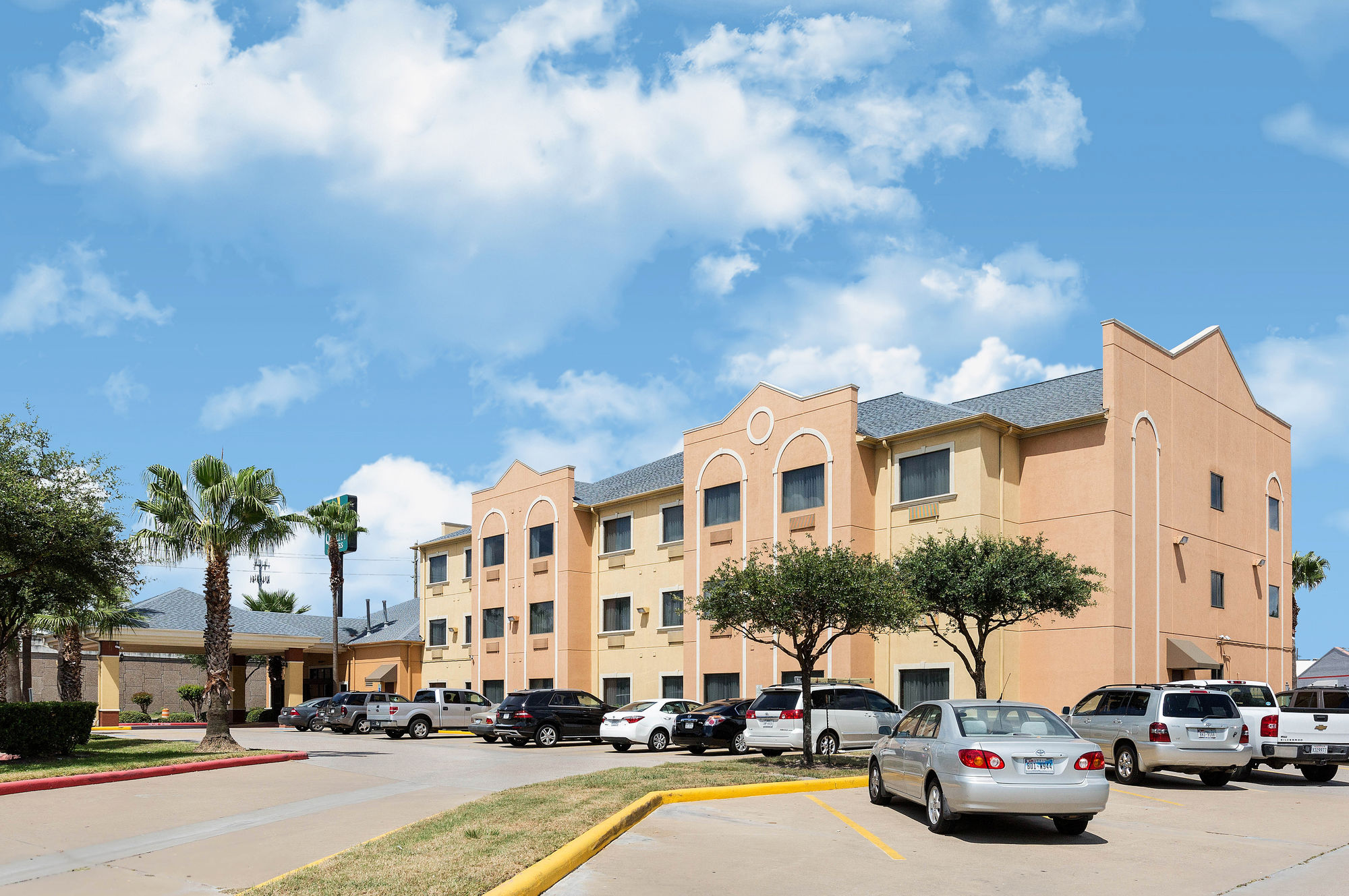 Discount Coupon for Quality Suites in Houston, Texas Save Money!