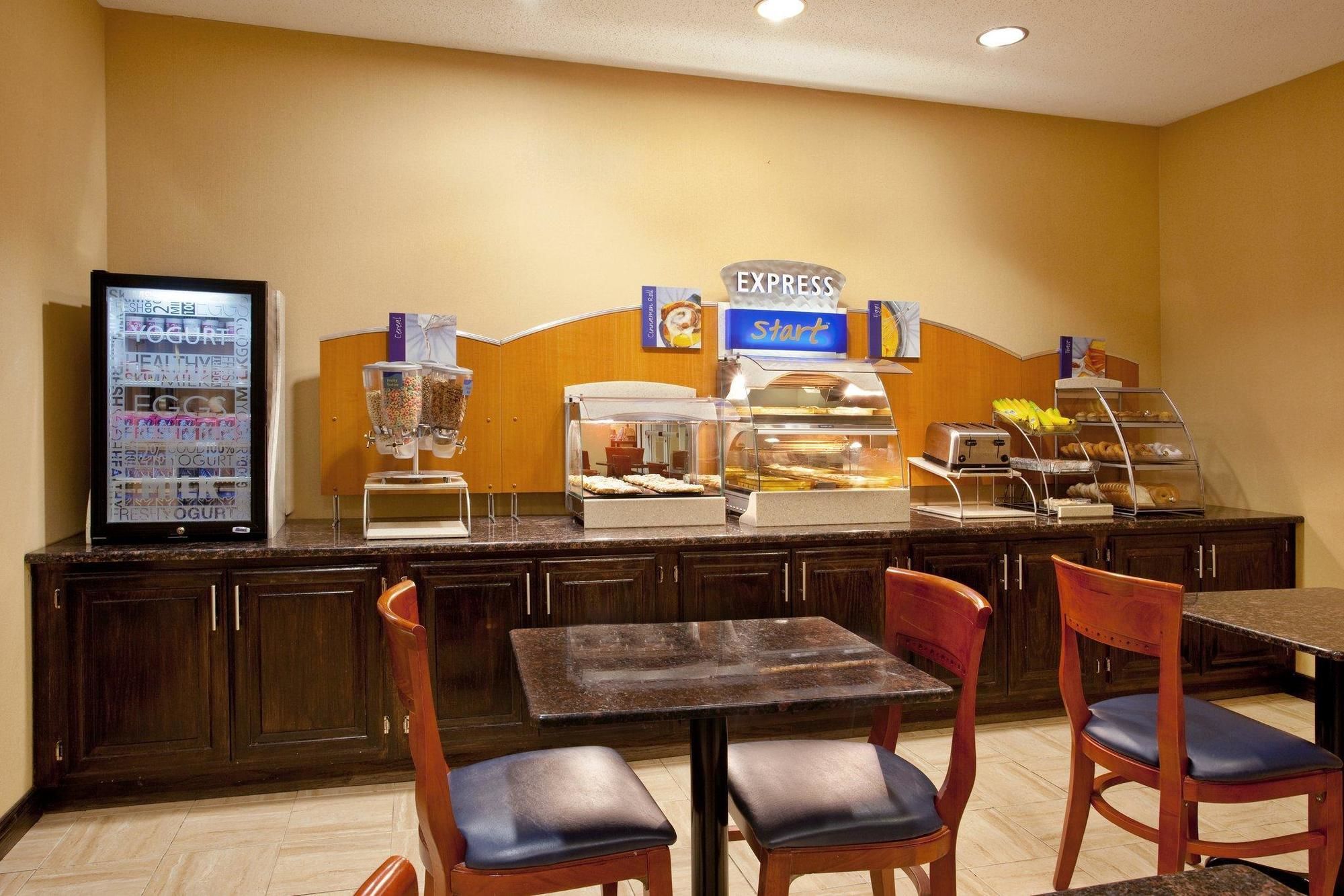 Holiday Inn Express Hotel & Suites Benton Harbor in Benton Harbor, mi