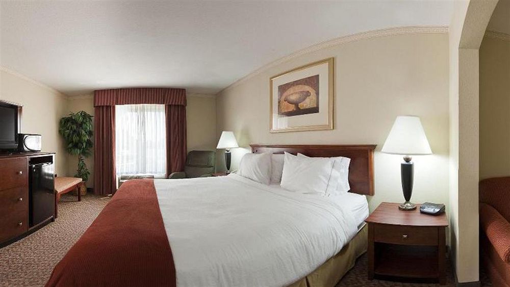 Breaux Bridge Hotel Coupons for Breaux Bridge, Louisiana