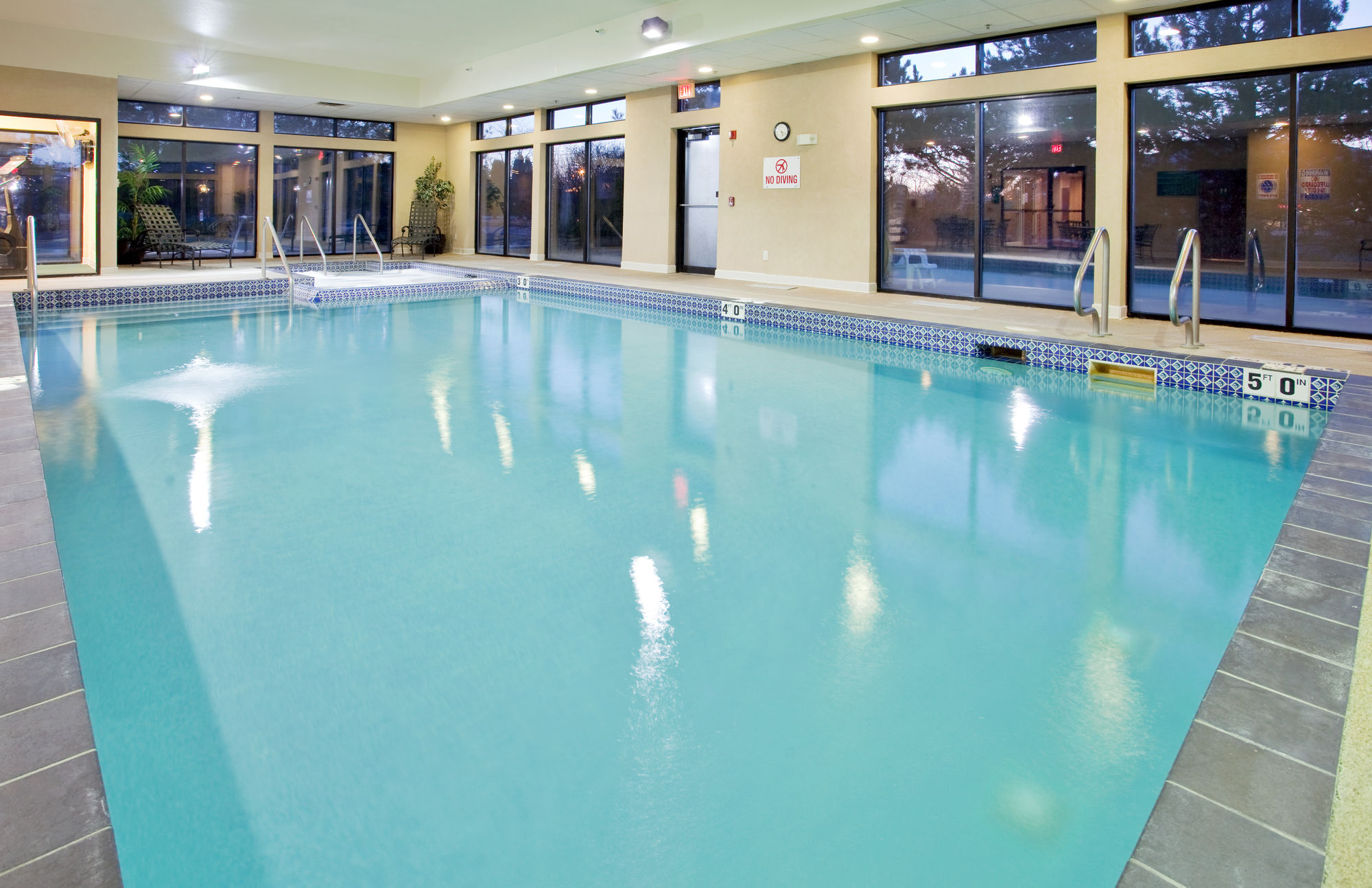 Holiday Inn Express Germantown - NW Milwaukee