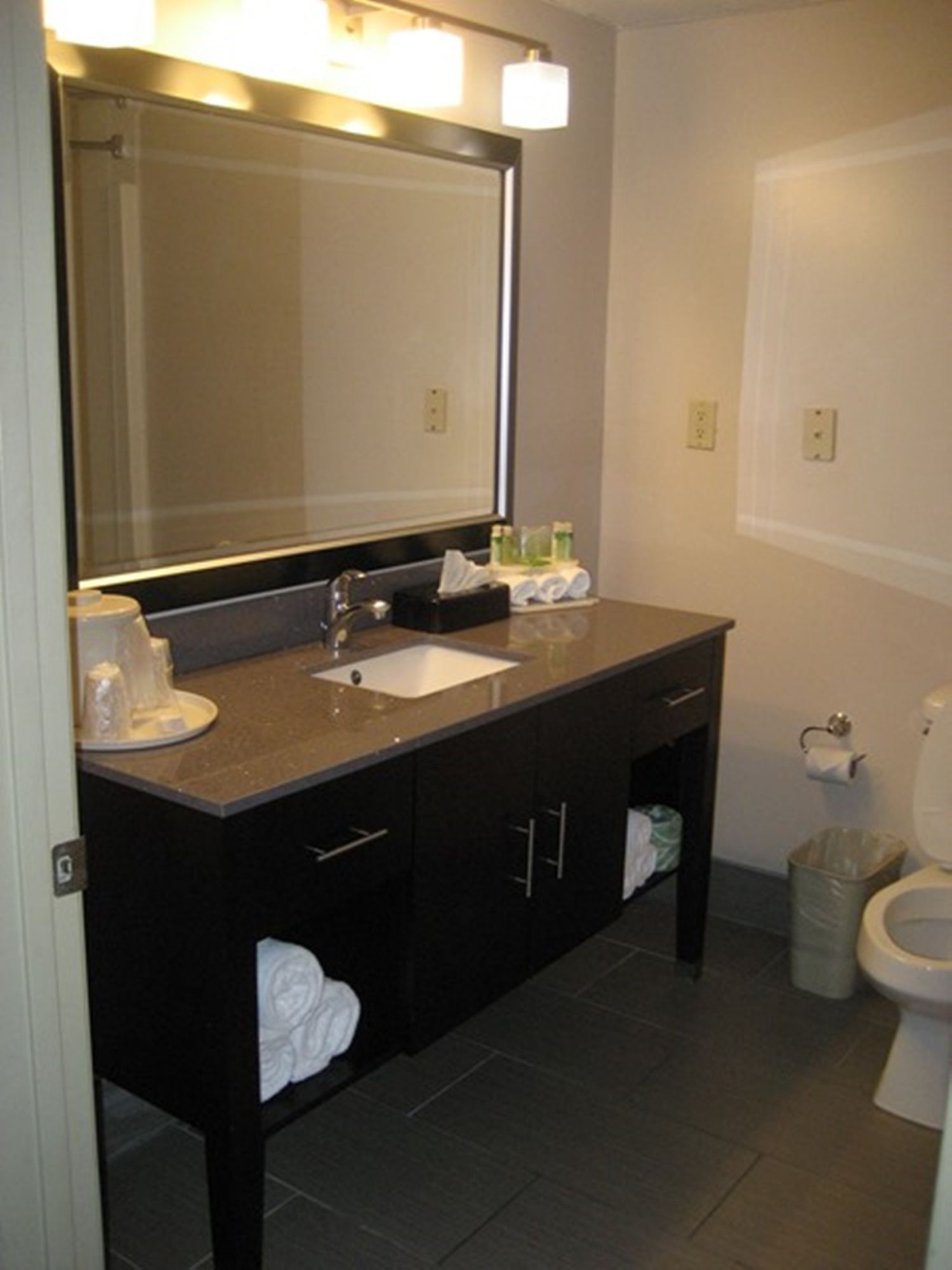 Holiday Inn Express Hotel & Suites Morehead Cty in Morehead City, NC