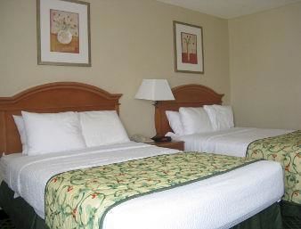 Days Inn & Suites Warren