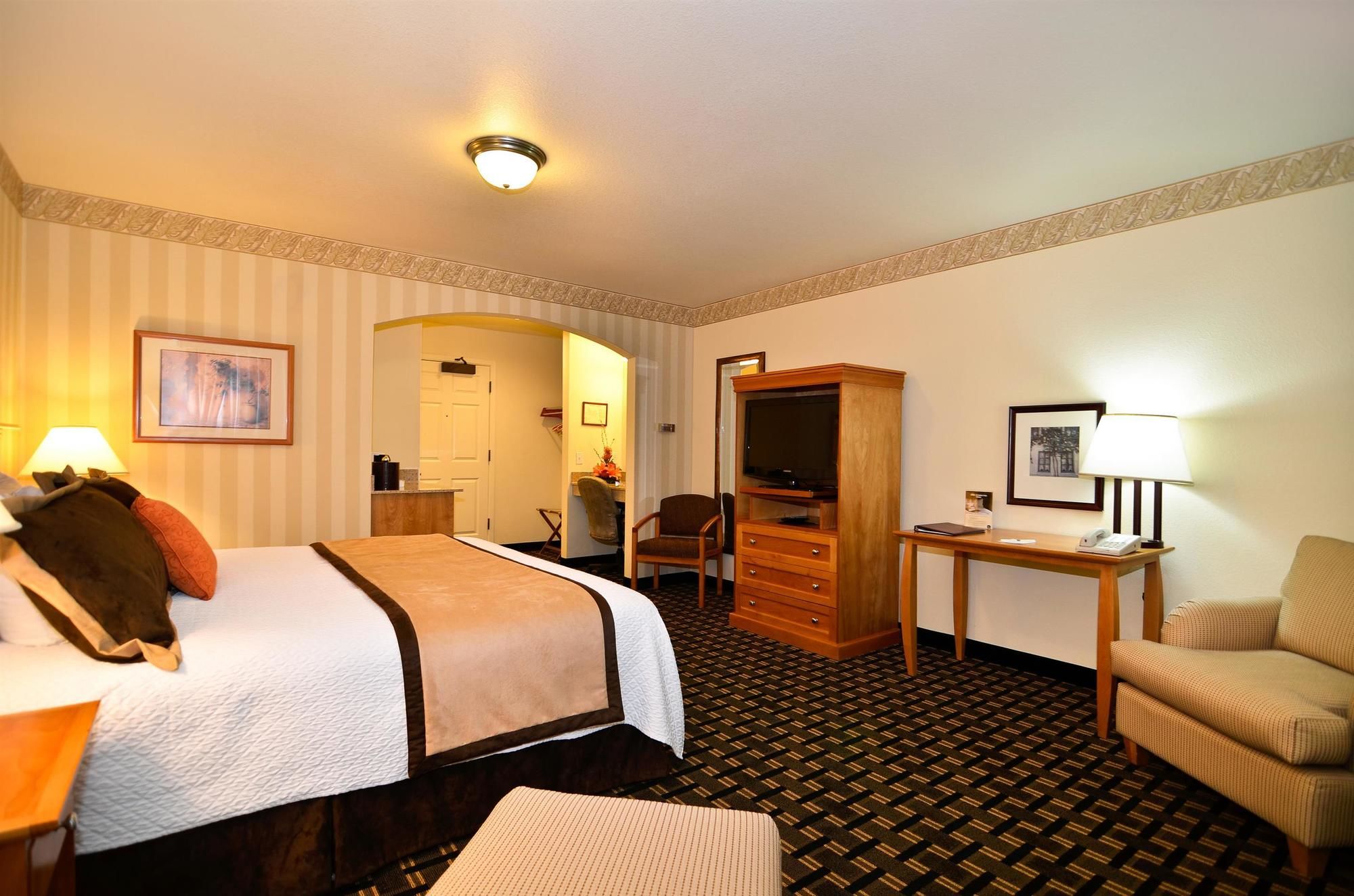 Best Western Plus Edmonds Harbor Inn in Edmonds, WA