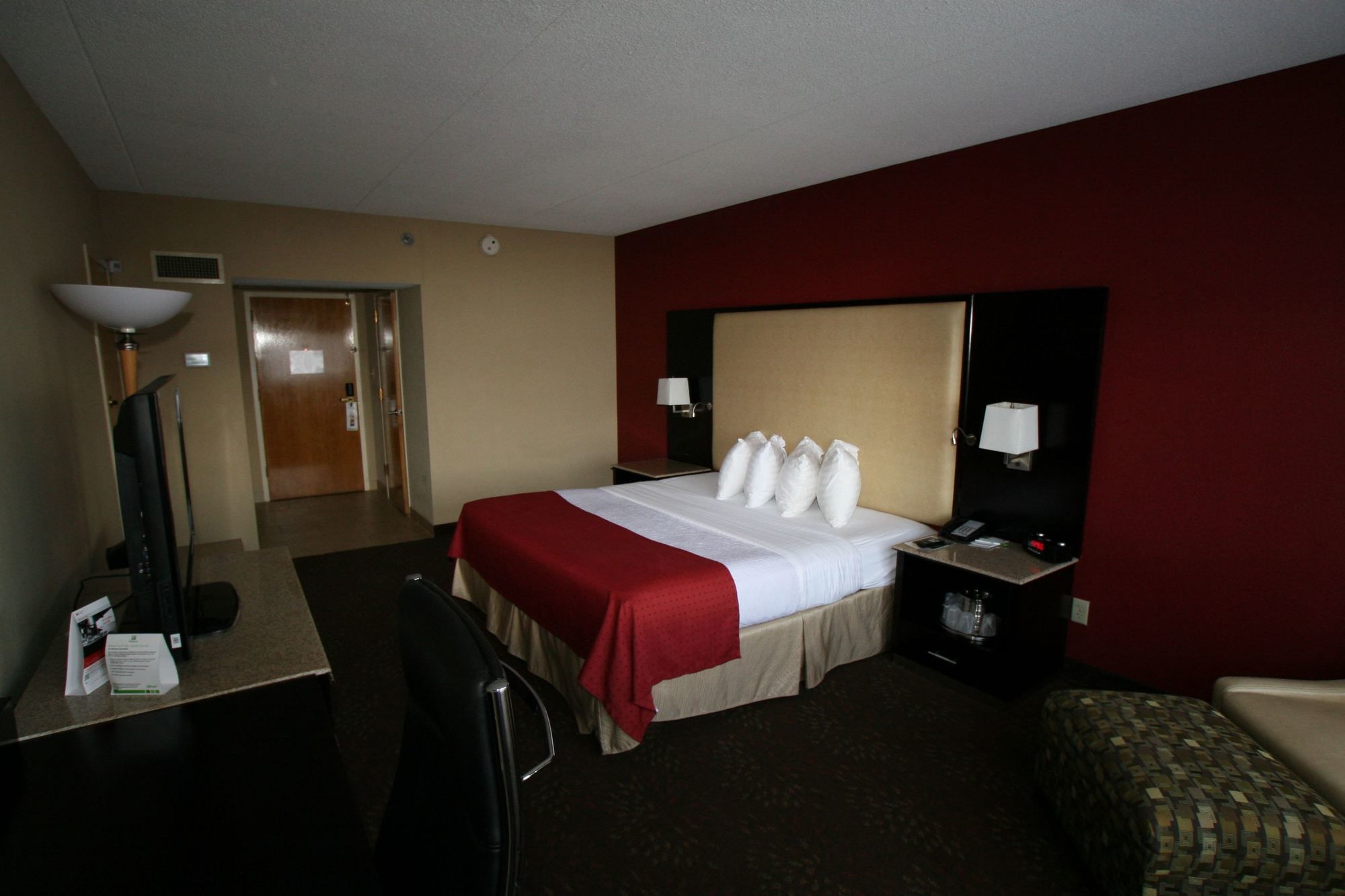 Discount Coupon for Holiday Inn Clinton in Clinton, New Jersey Save