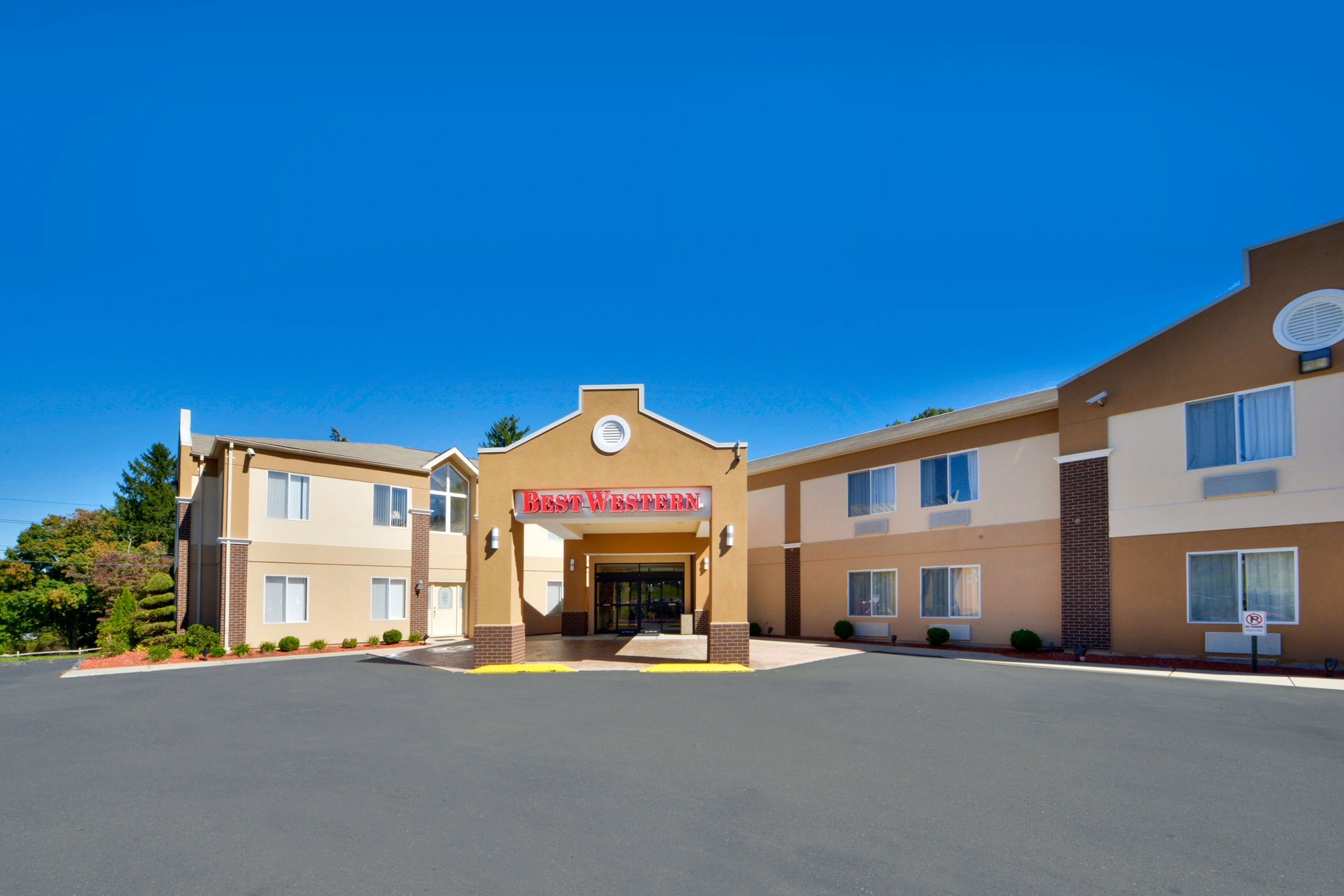 Best Western Plus New England Inn & Suites in Berlin, CT