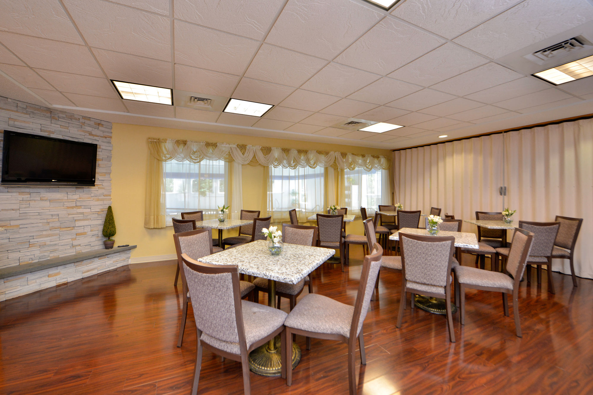 Best Western Plus New England Inn & Suites in Berlin, CT
