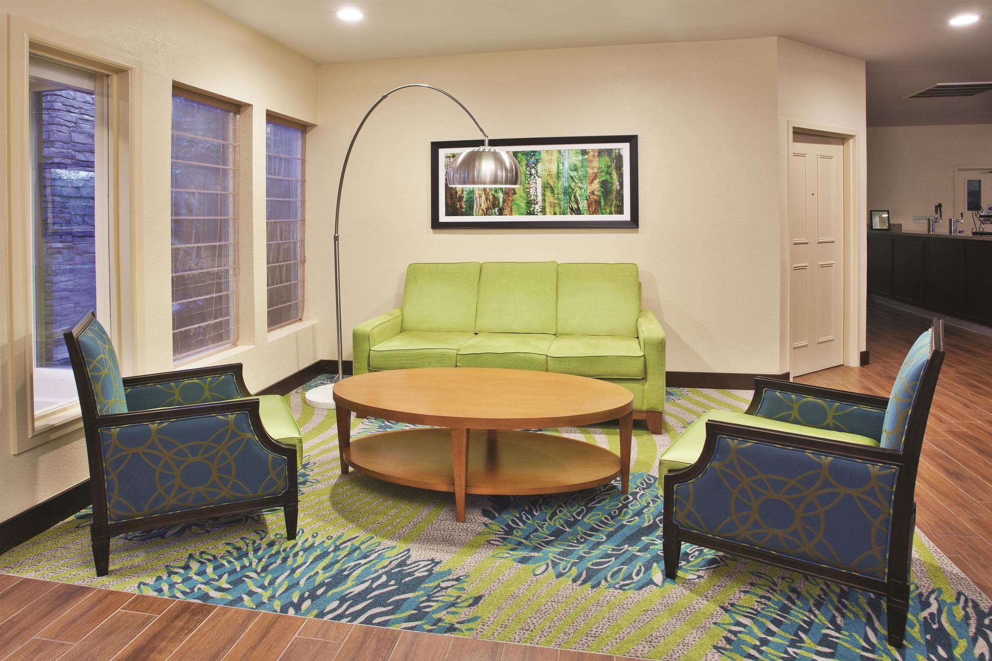 Discount Coupon for La Quinta Inn & Suites Valdosta - Moody AFB in
