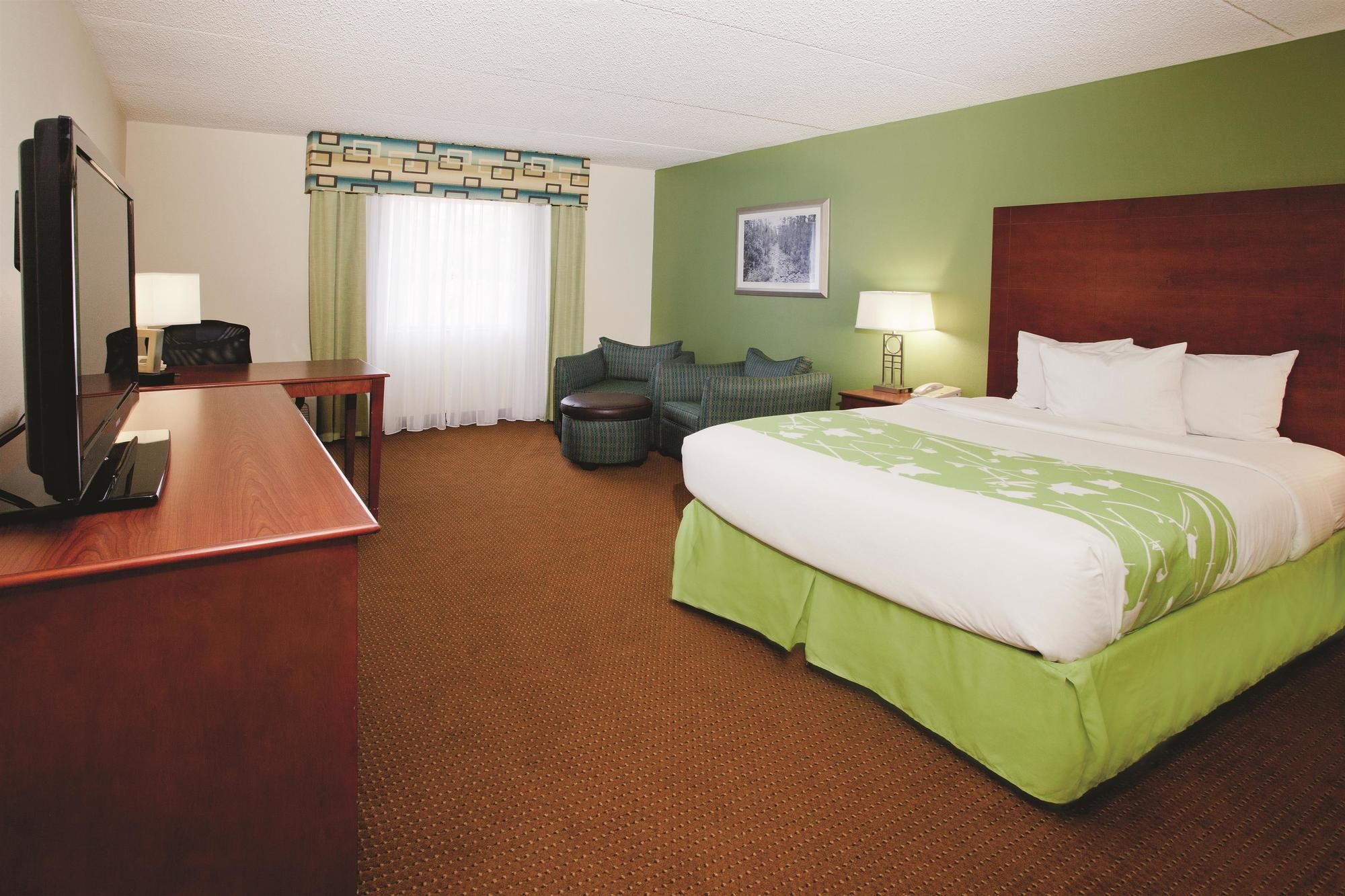 Discount Coupon for La Quinta Inn & Suites Valdosta - Moody AFB in