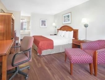 Baymont Inn and Suites Paris in Paris, TX