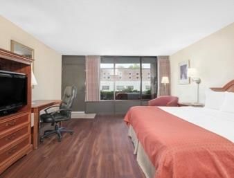 Baymont Inn and Suites Paris in Paris, TX