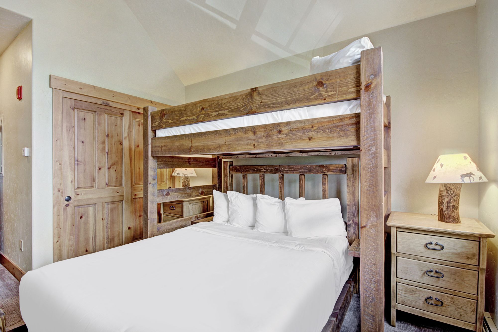 Discount Coupon for Mountain Thunder Lodge in Breckenridge, Colorado