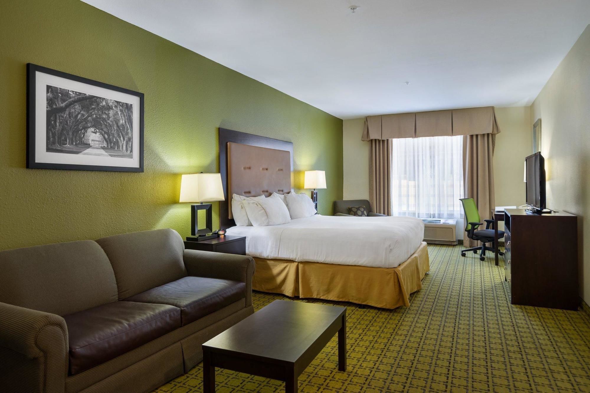 Discount Coupon for Holiday Inn Express and Suites Savannah Midtown