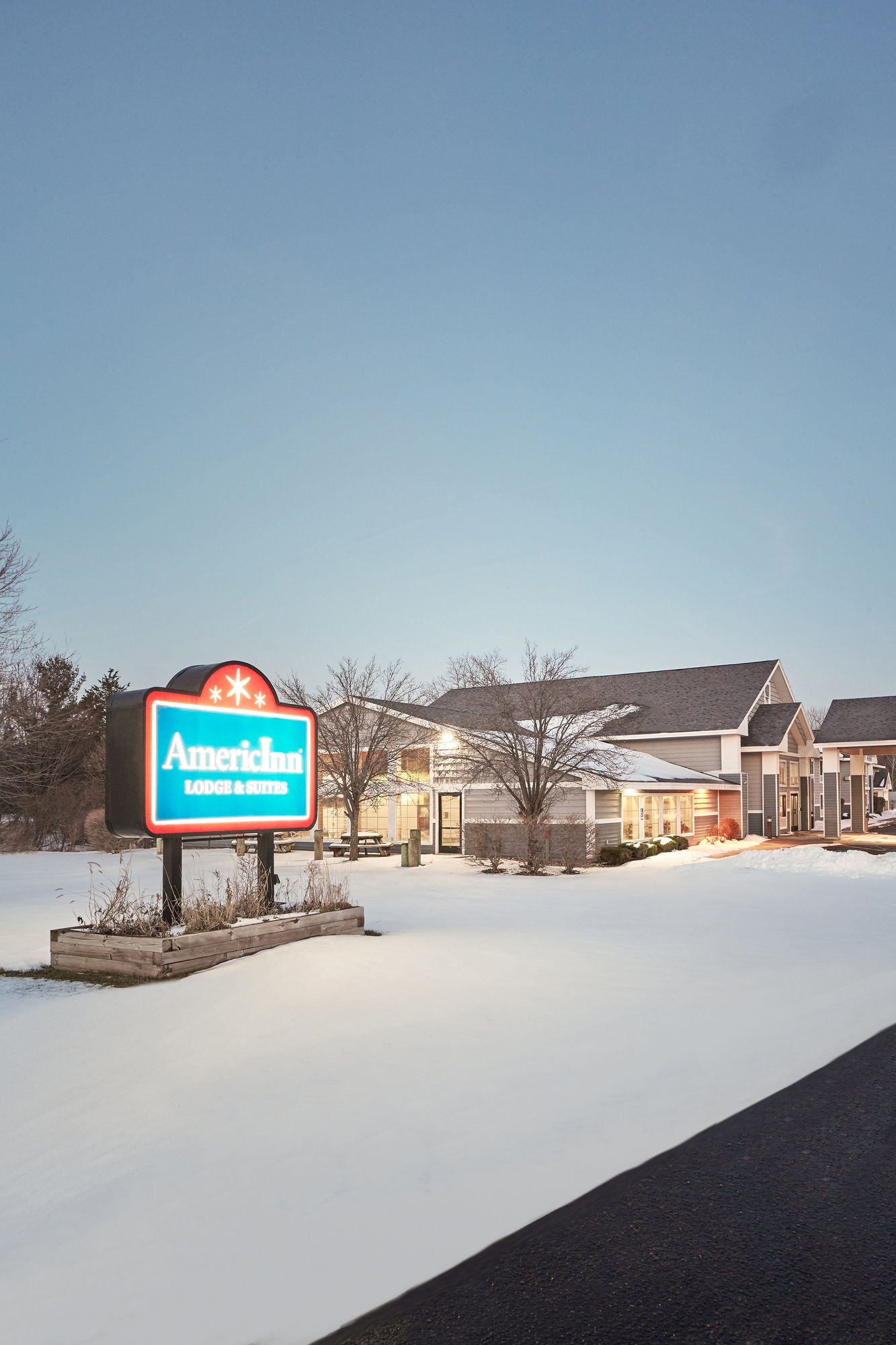 Discount Coupon for AmericInn Lodge & Suites Saugatuck Douglas in