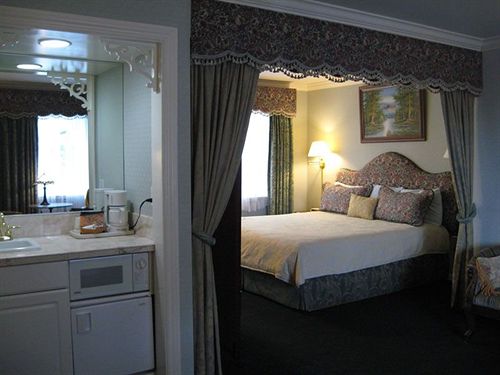 Carmel Inn And Suites in Carmel, CA