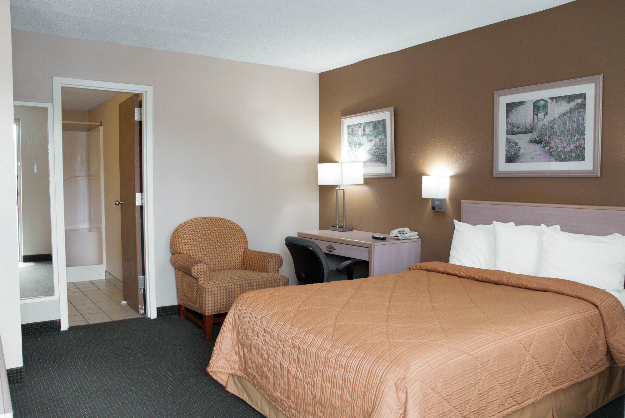 Quality Inn Near Six Flags St. Louis in Pacific, MO