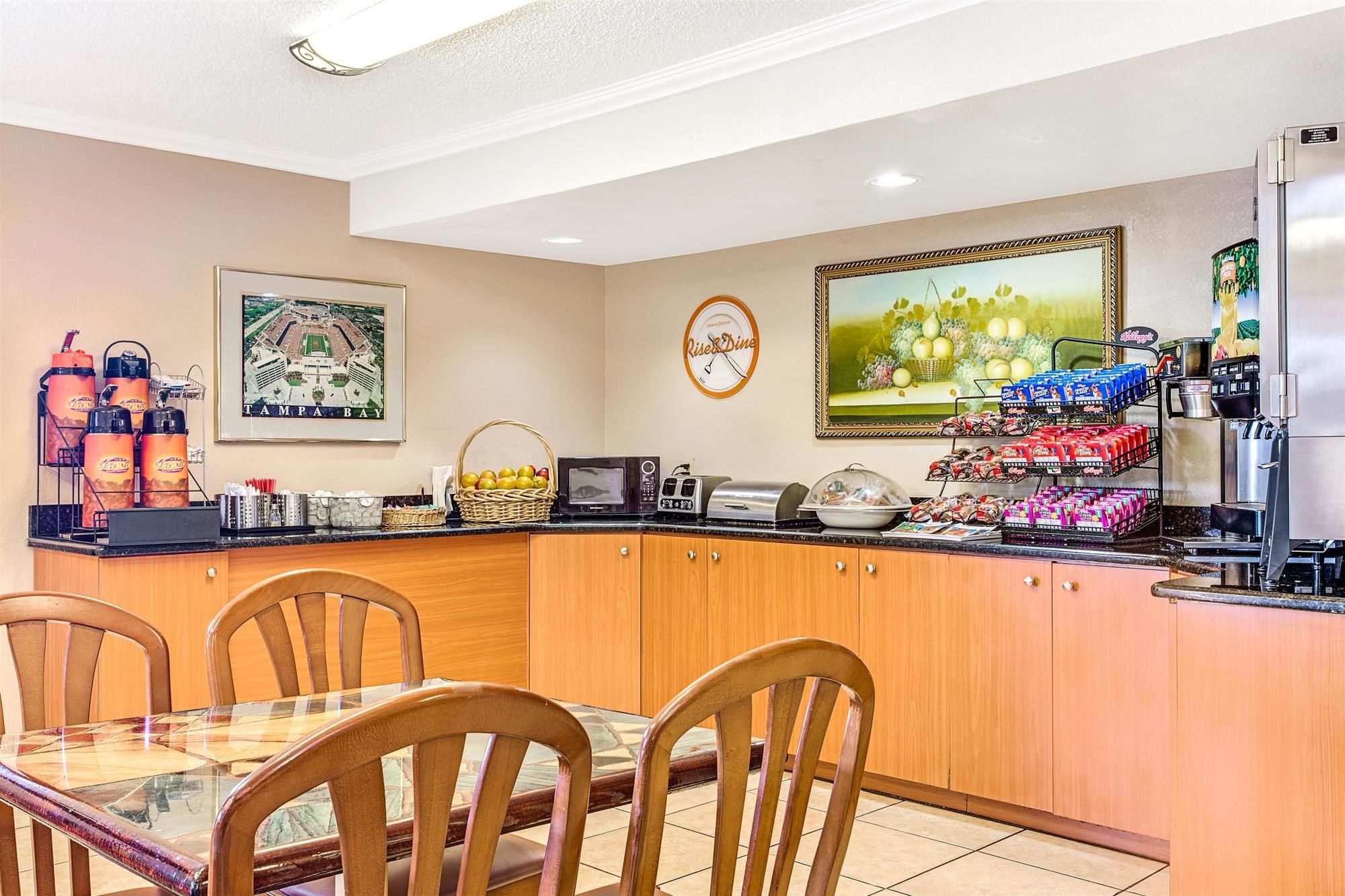 Discount Coupon for Howard Johnson Tampa Airport in Tampa, Florida