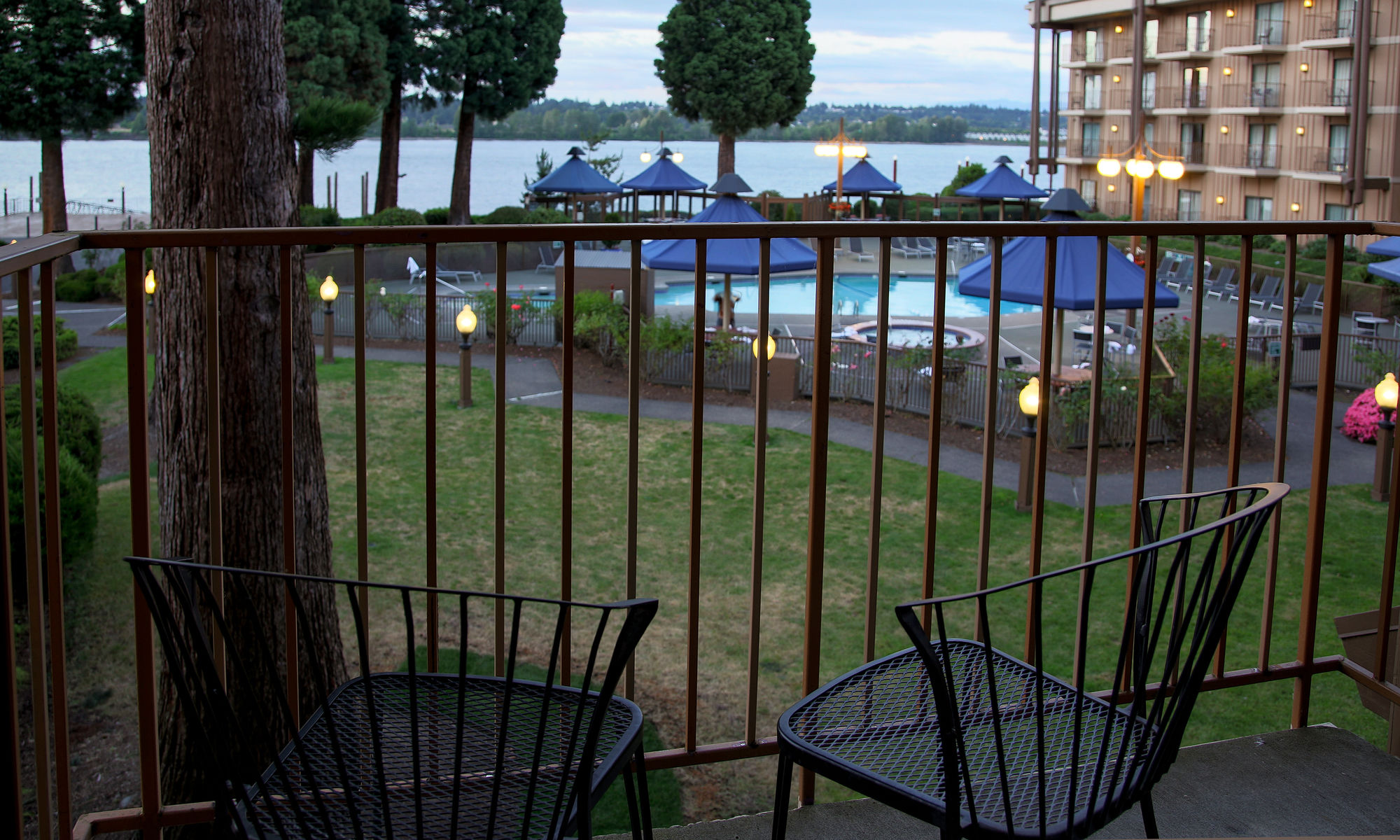 Discount Coupon for Red Lion Hotel on the River Jantzen Beach in
