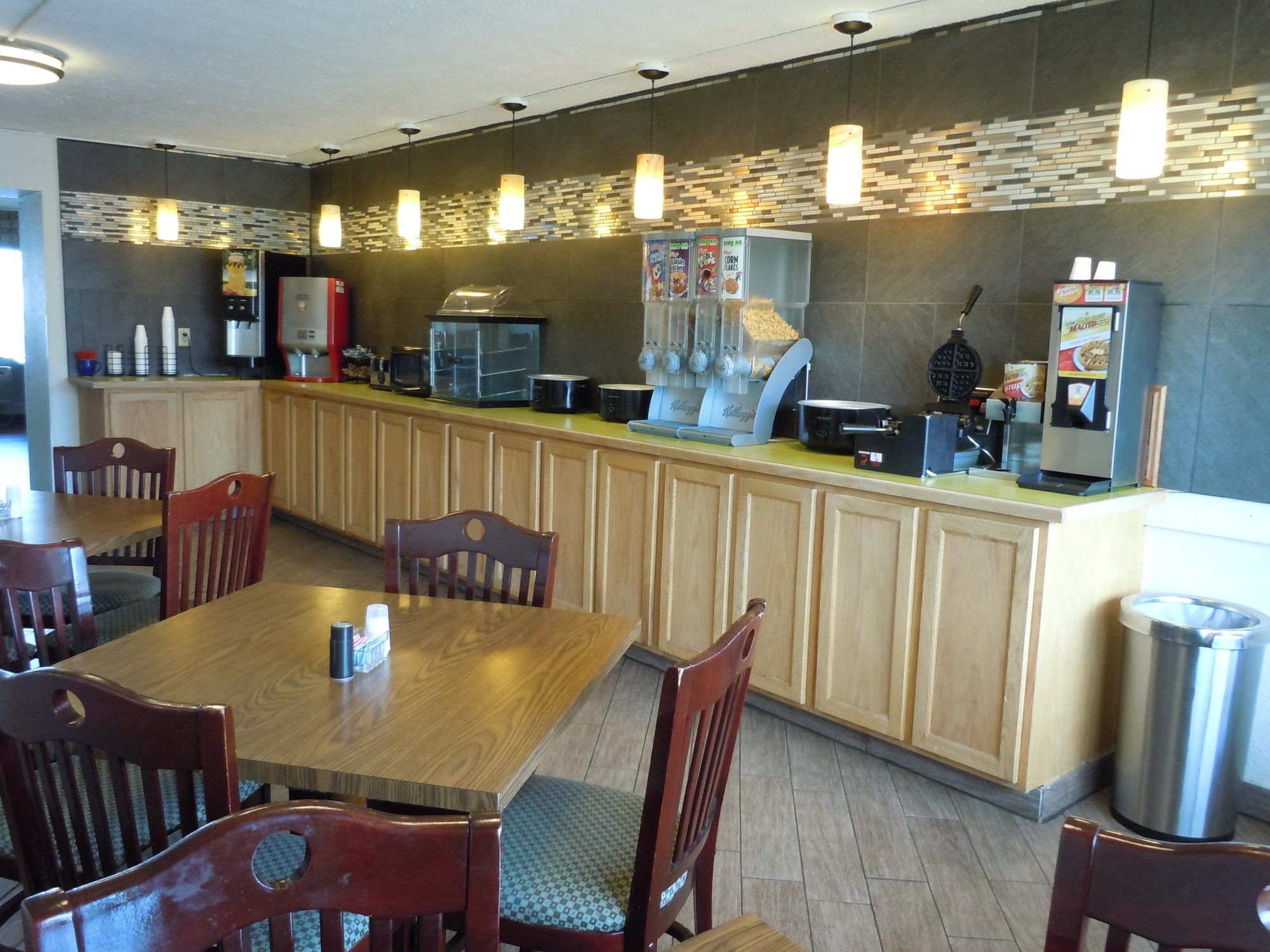 Red Roof Inn & Suites Battle Creek in Battle Creek, MI