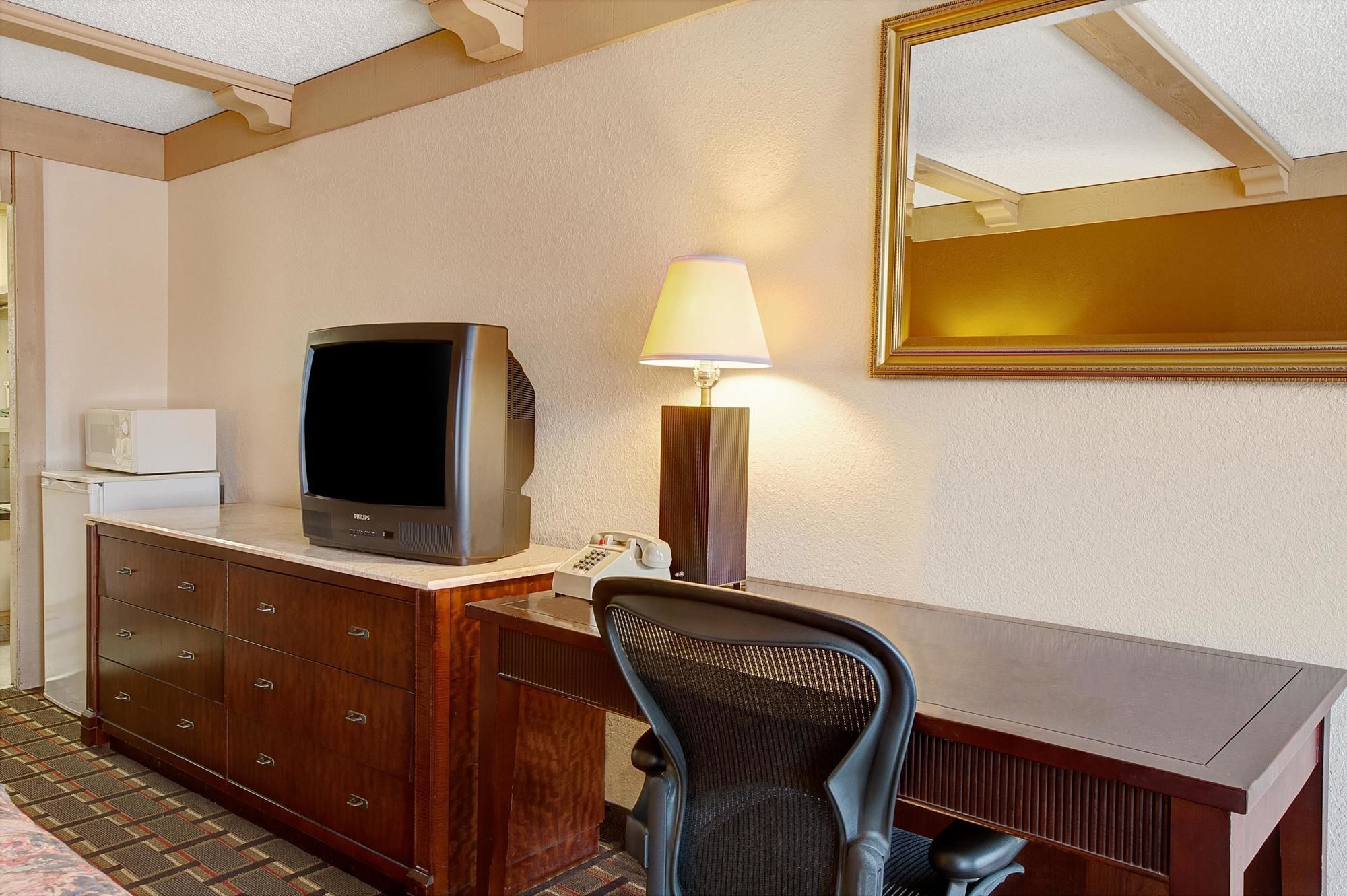 Discount Coupon for Knights Inn Greensburg in Greensburg, Pennsylvania