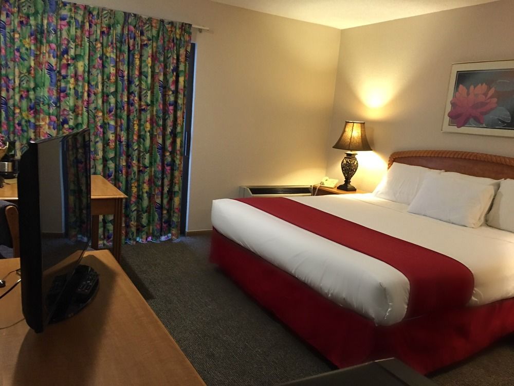 Discount Coupon for Polynesian Water Park Resort in Wisconsin Dells, Wisconsin Save Money!