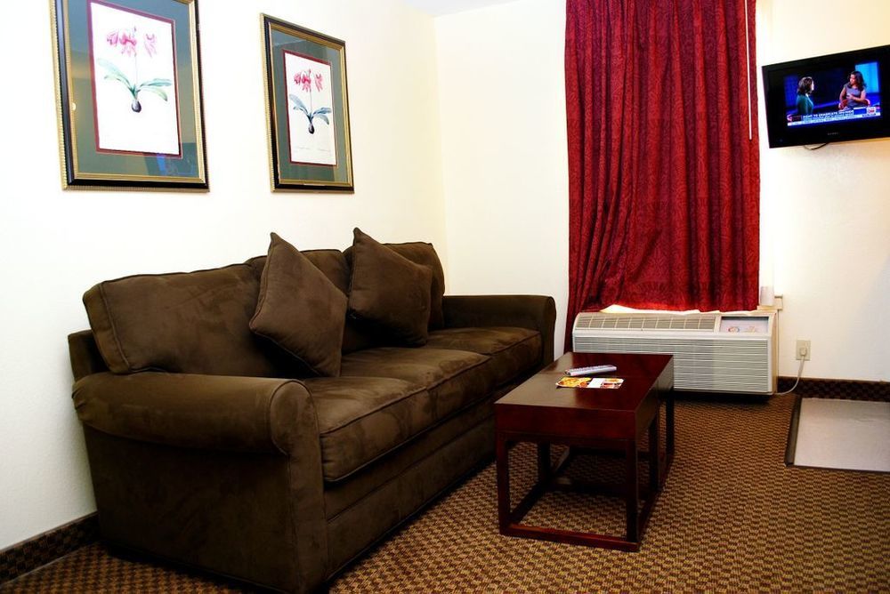 Discount Coupon for Castleberry Inn & Suites in Atlanta, Save