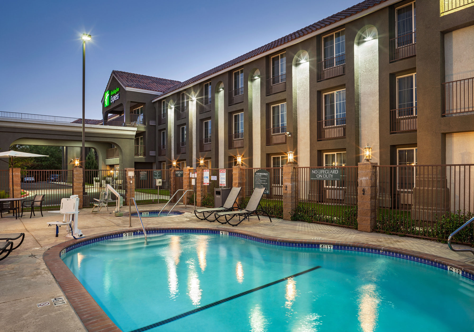 Discount Coupon for Holiday Inn Express Lancaster in Lancaster