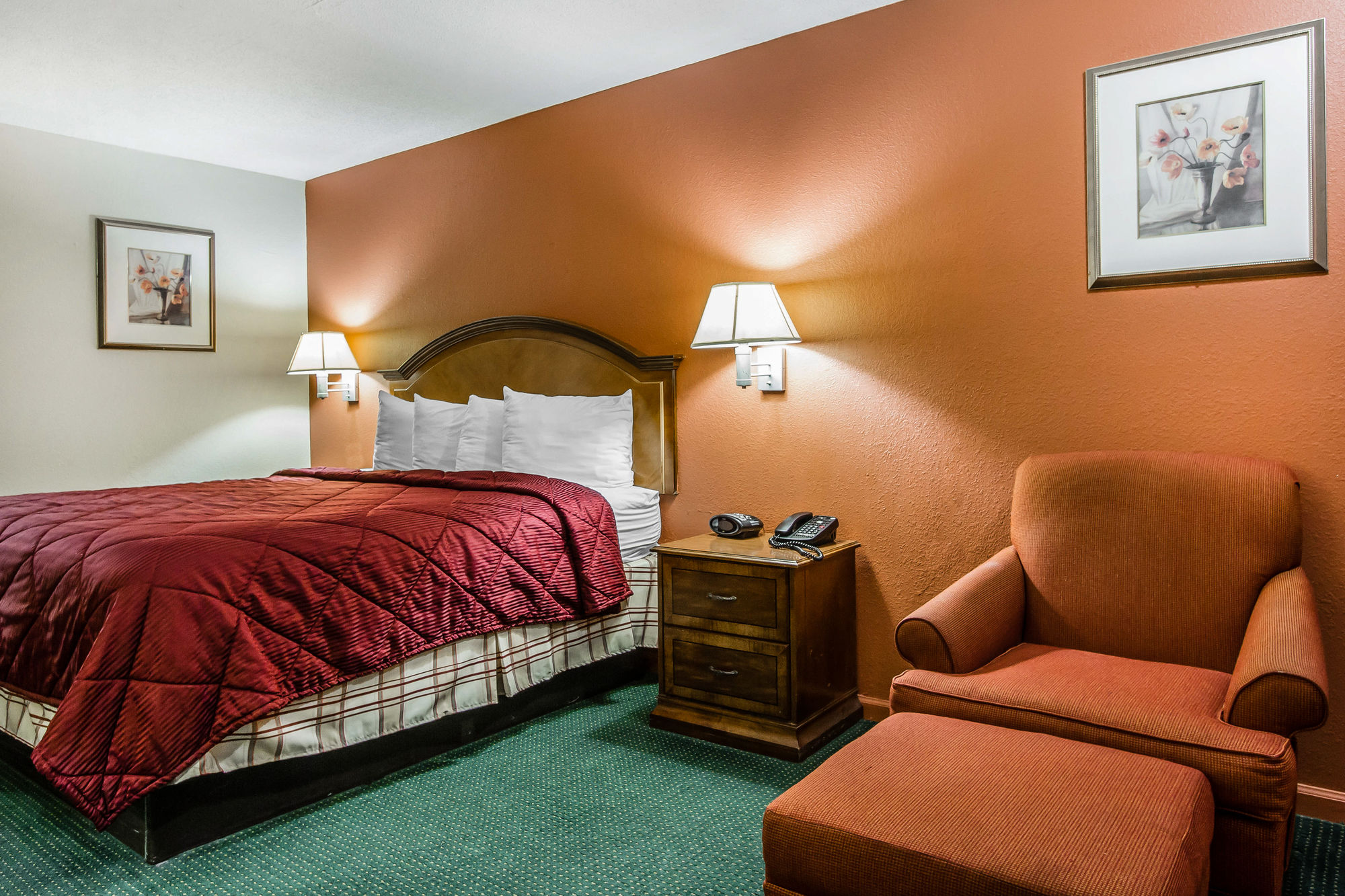 Econo Lodge Inn & Suites in Enterprise, AL