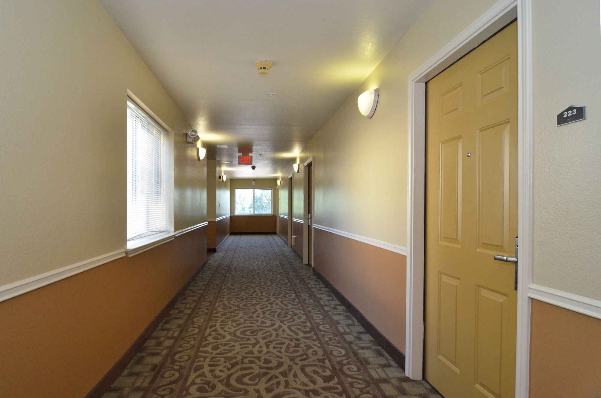 Discount Coupon for Crestwood Suites of Austin in Austin, Texas Save