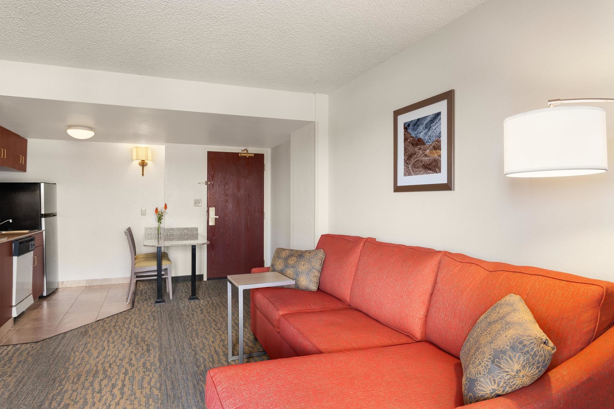 Discount Coupon for Hampton Inn and Suites Cherry Creek in Glendale