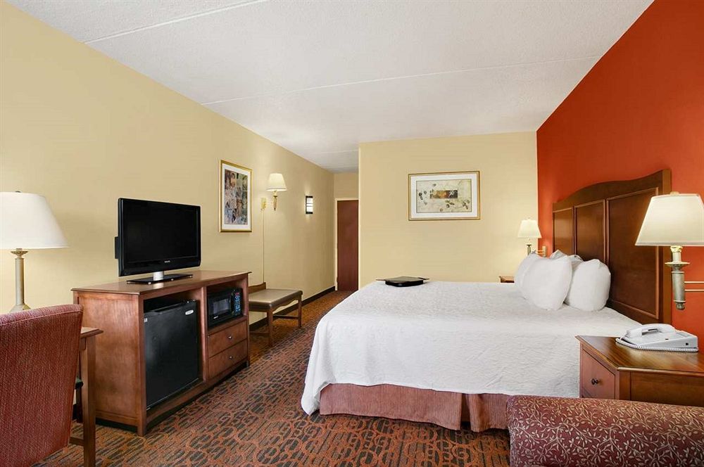 Discount Coupon for Hampton Inn ErieSouth in Erie, Pennsylvania Save