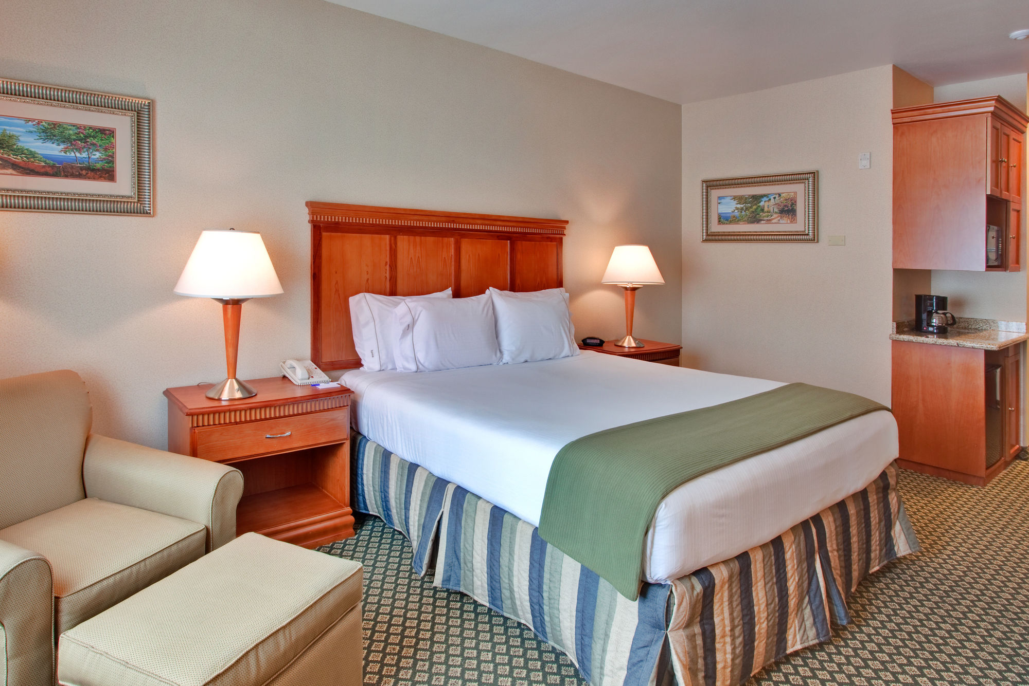 Holiday Inn Express & Suites Rancho Cucamonga