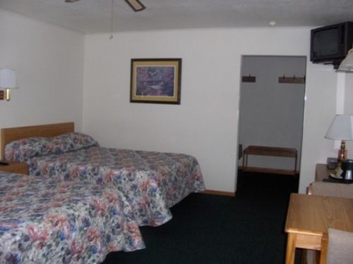 Rustic Manor Motor Lodge in St Germain, WI