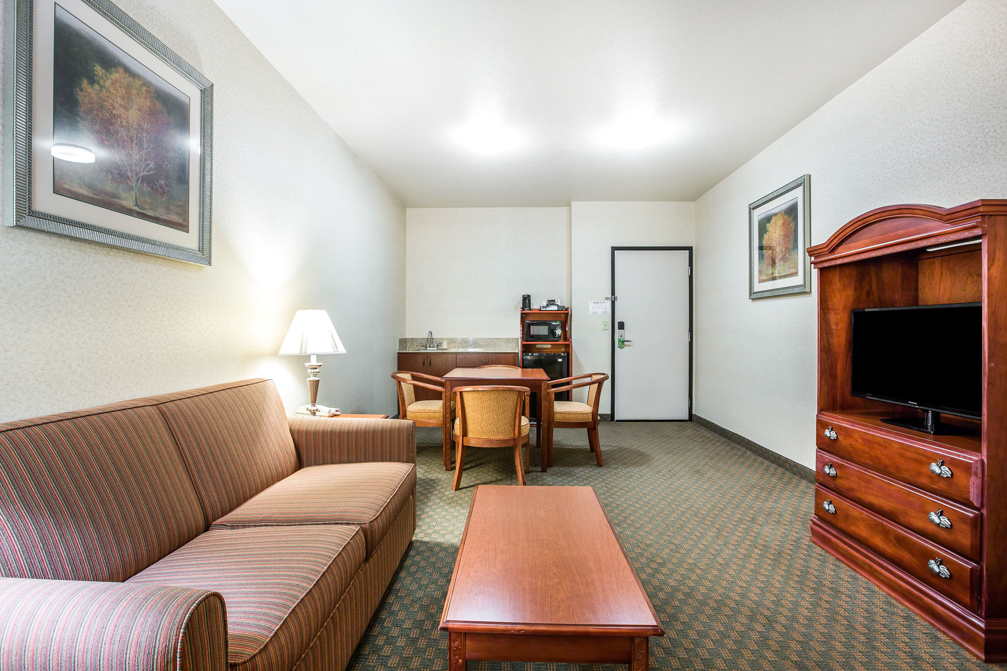 Discount Coupon for Comfort Inn & Suites Galt Lodi North in Galt